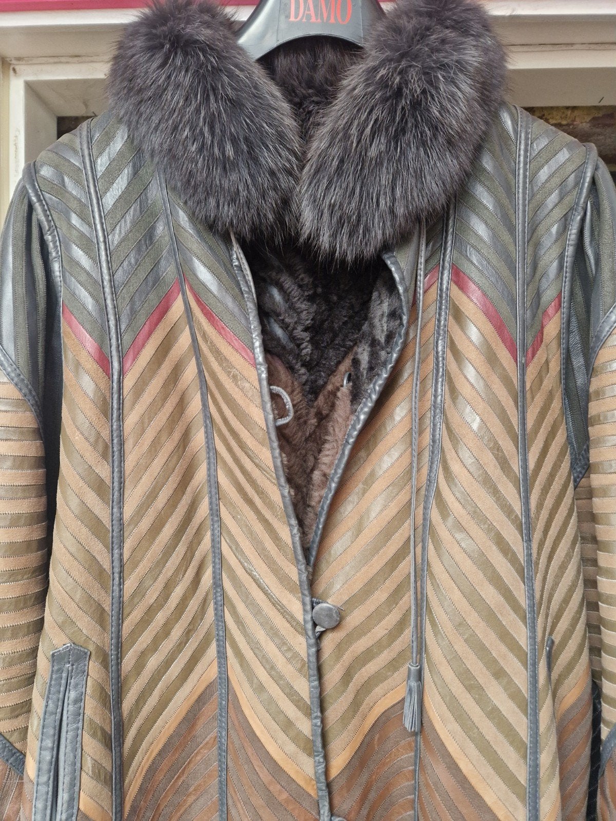 Vintage jas met kraag van vossenbont en leren details, Maat 38/40 (M), Therebels1973@gmail.com, Bruin, Ophalen of Verzenden
