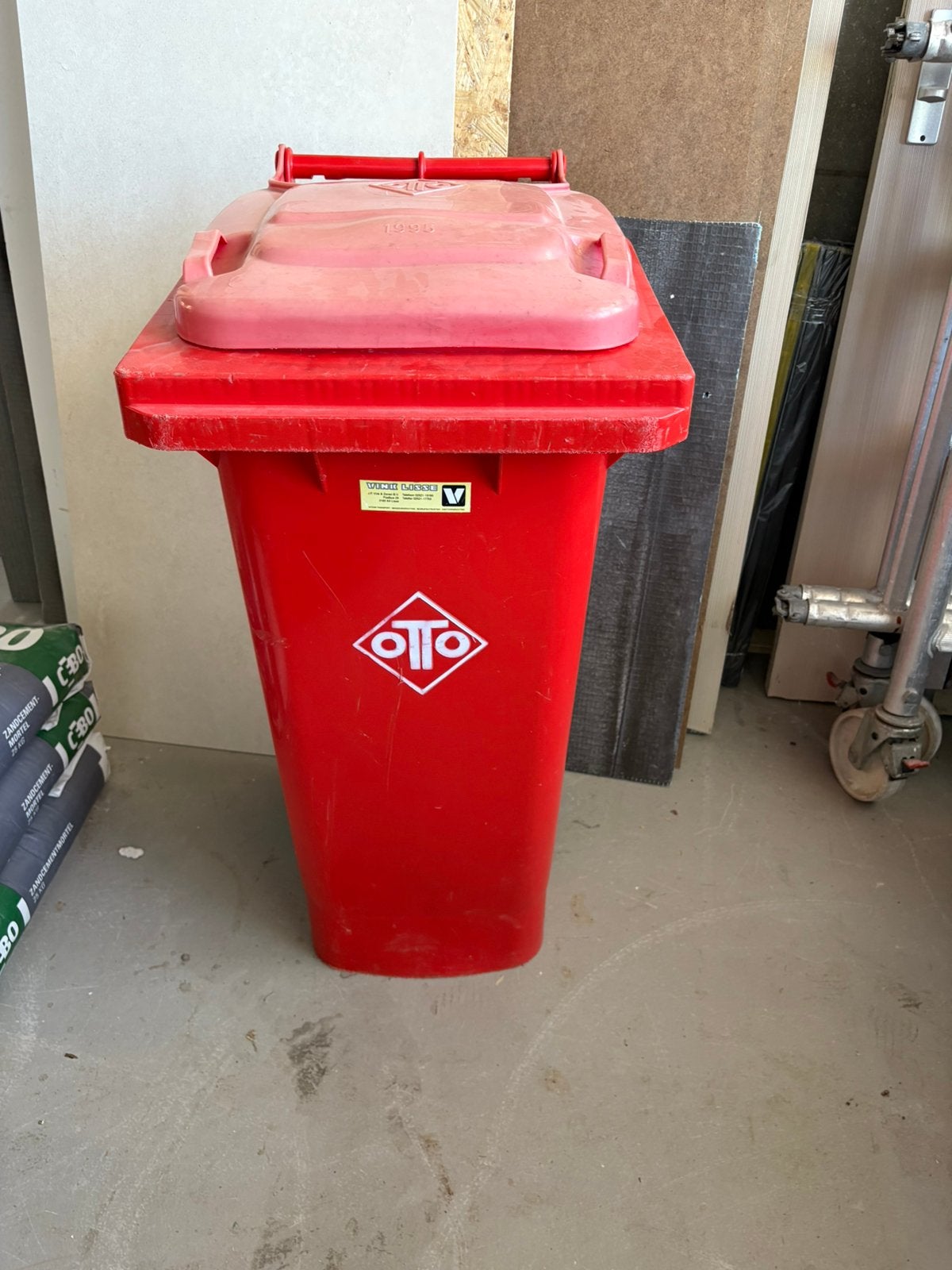 Rode vuilnisbak, Ophalen, Kunststof, Gebruikt, 40 liter of meer
