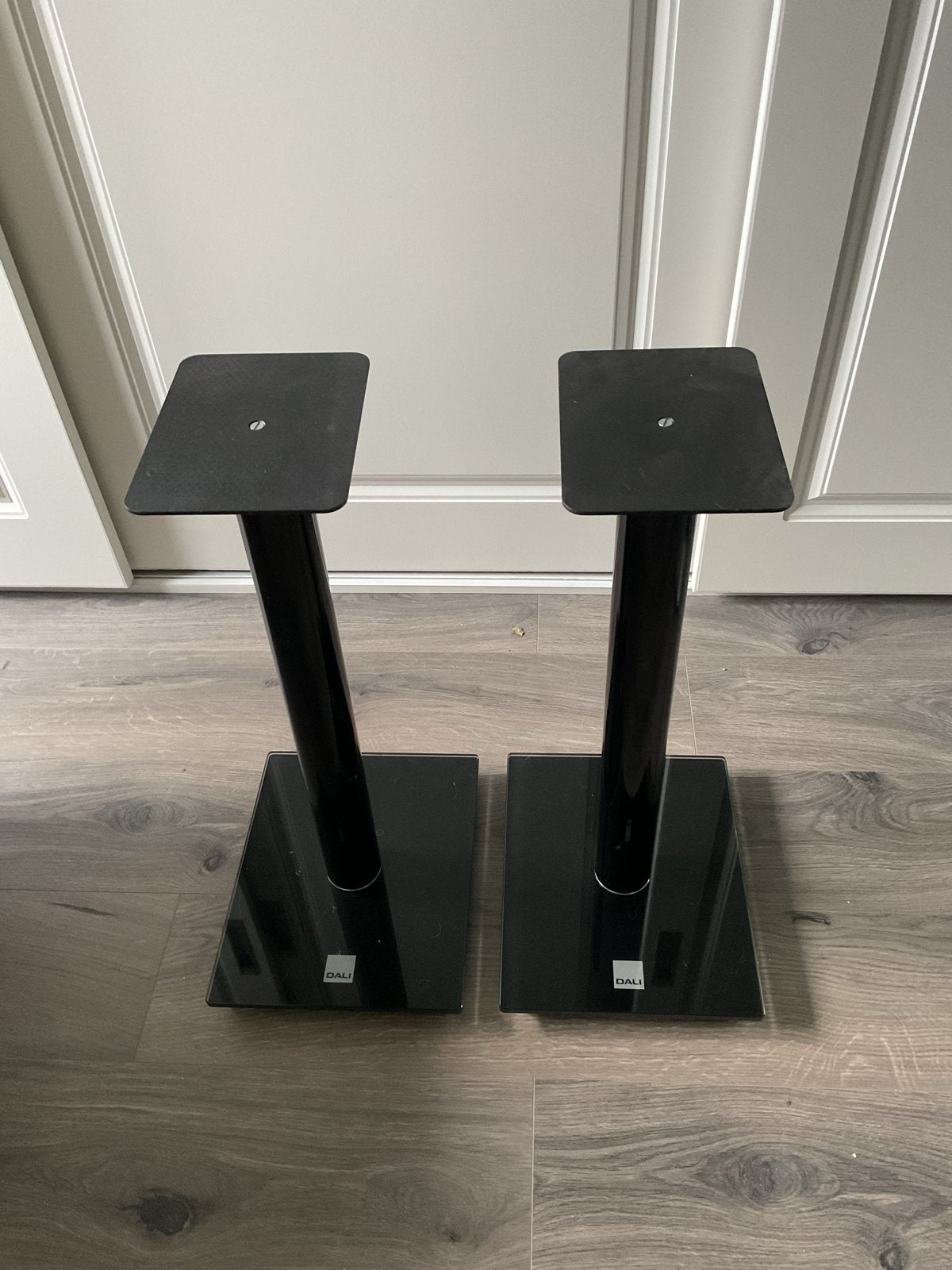 Dali E-600 luidsprekerstandaarden (set van 2), Ophalen, Inclusief standaarden, Overige typen, Zo goed als nieuw