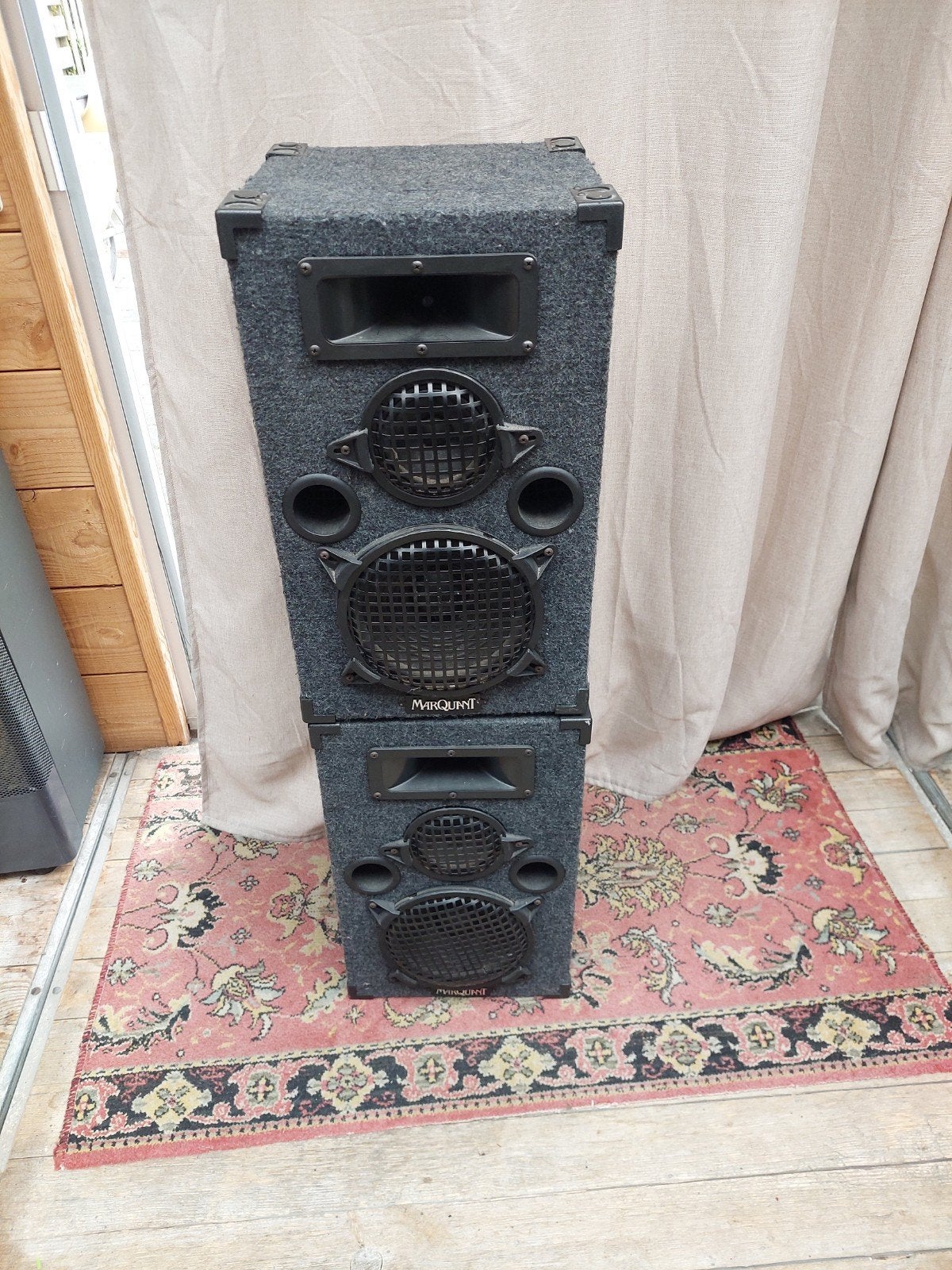 Marquant Luidsprekers

200 watt
Hoogte 50 cm Breedte 30 cm, Ophalen, Hout, Cd's