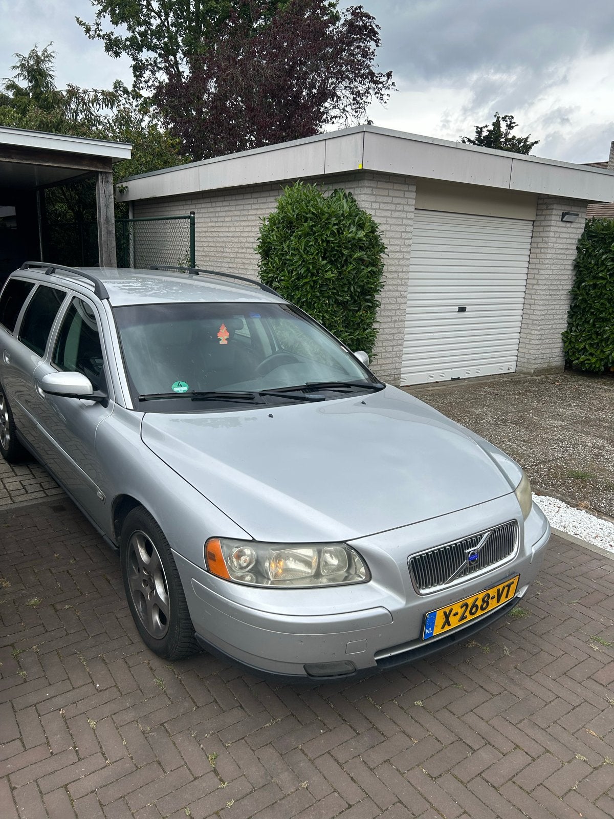 Volvo V70 2.4 140PK AUT 2004 Grijs, Auto's, 1800 kg, Leder en Stof, Stationwagon, Particulier