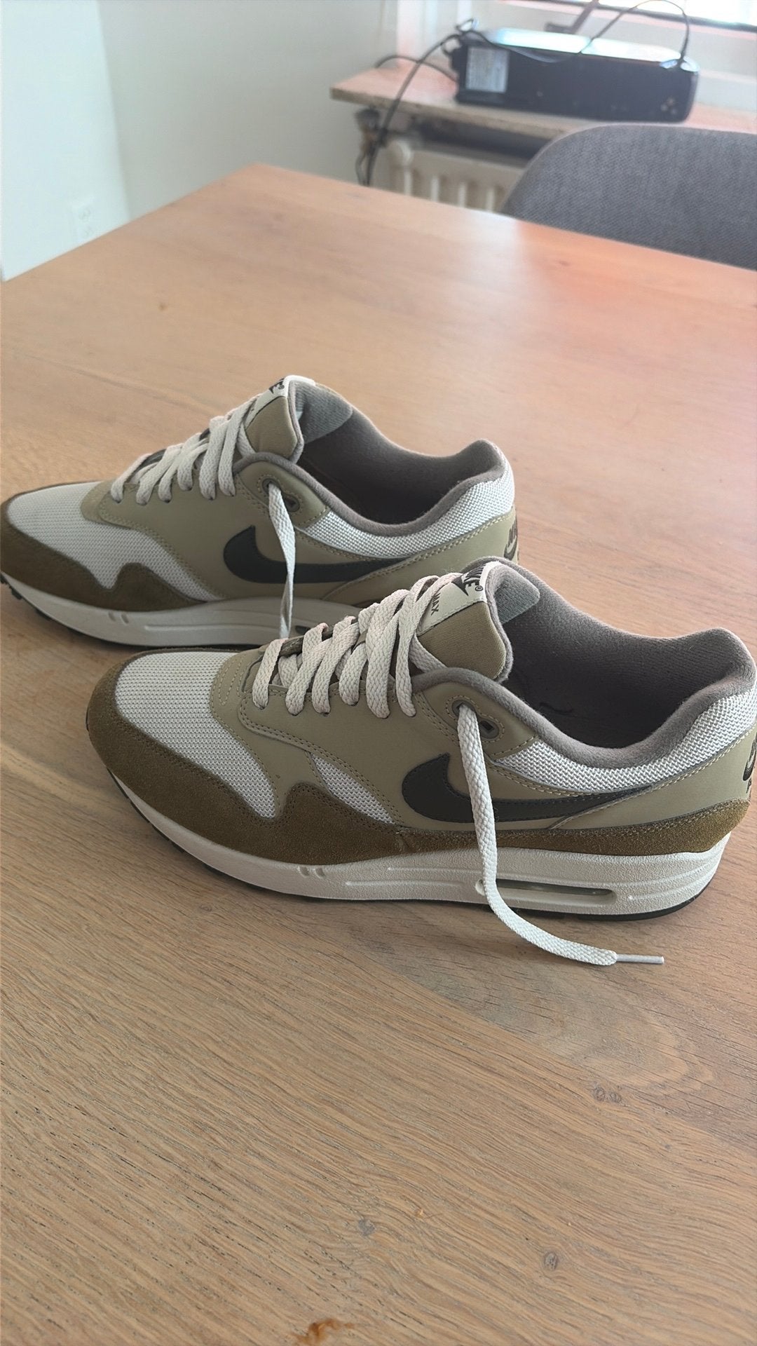 Nike Air Max 1 Medium Olive maat 42, Ophalen, Overige kleuren, Sneakers of Gympen, Zo goed als nieuw