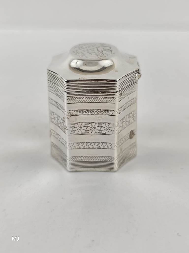 Zilveren lodereindoosje                                  Z37, Antiek en Kunst, Ophalen of Verzenden, Zilver