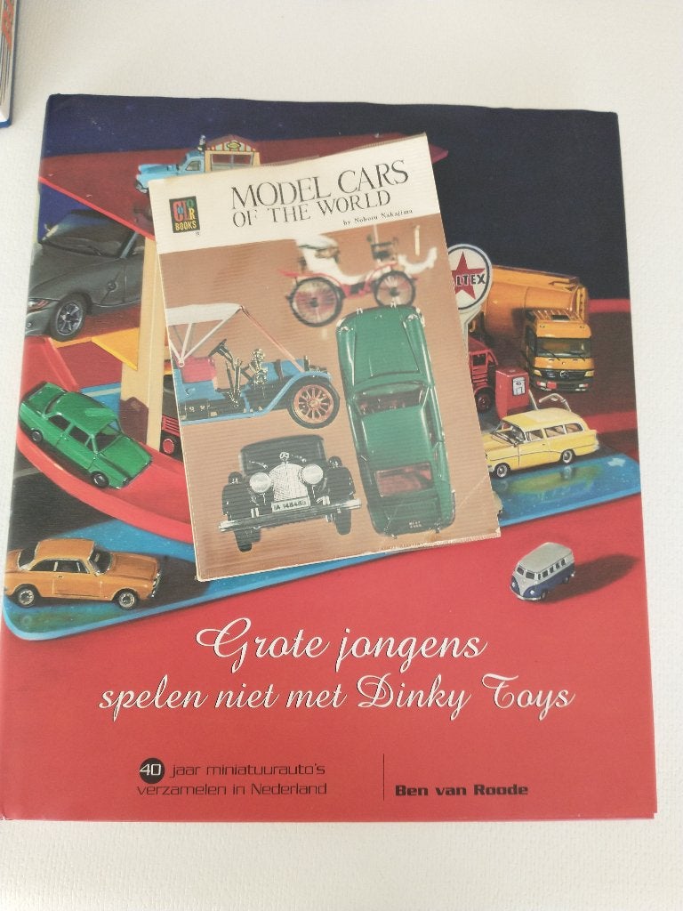 Modelauto's van over de hele wereld - Noboru Nakajima (1967), Boeken, Gelezen, Noboru Nakajima, Ophalen of Verzenden, Overige merken