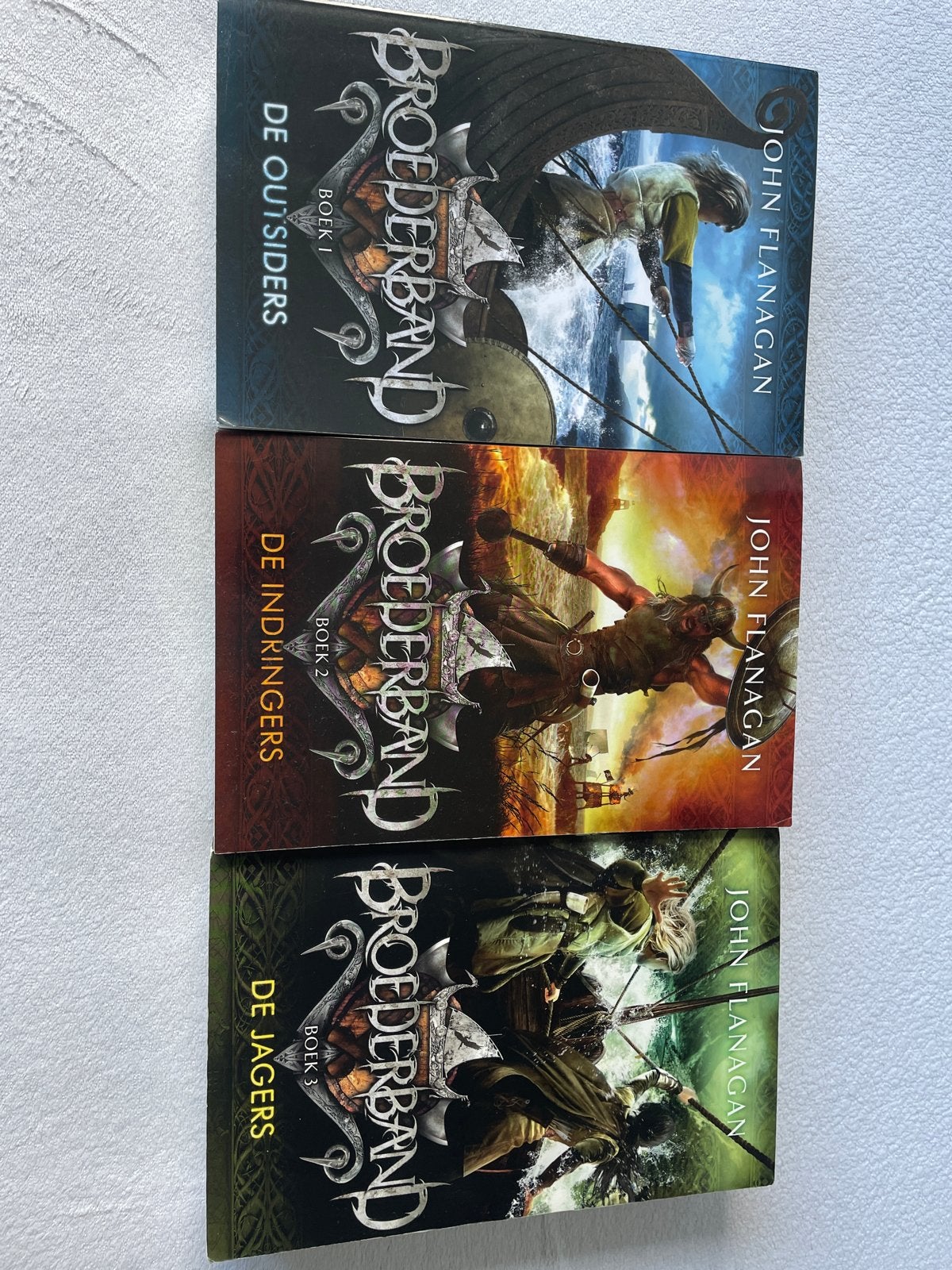 Broederband boeken 1, 2 en 3 - John Flanagan, Boeken, Ophalen of Verzenden, Gelezen