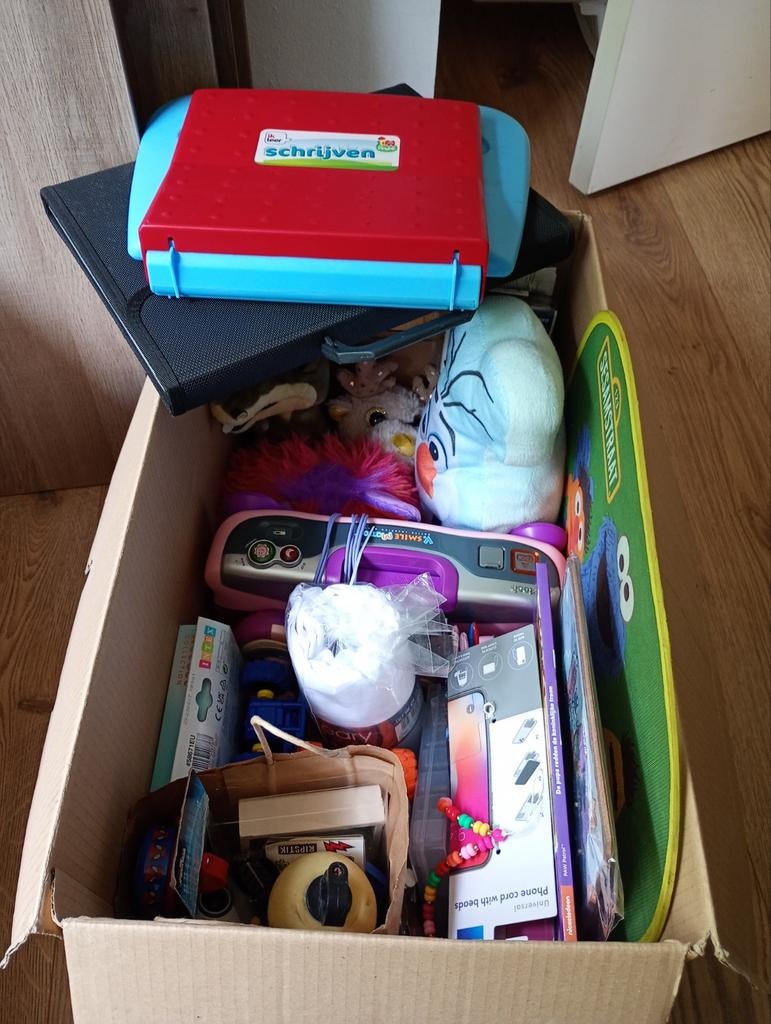 1 verhuisdoos met rommelmarkt spullen, Ophalen