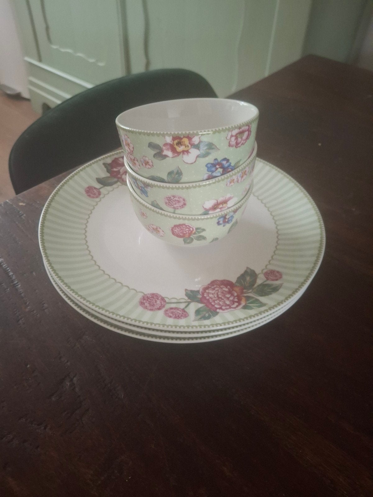 Servies: 3 borden en 3 schaaltjes van Action - Bloemenprint, Ophalen, Zo goed als nieuw, Porselein