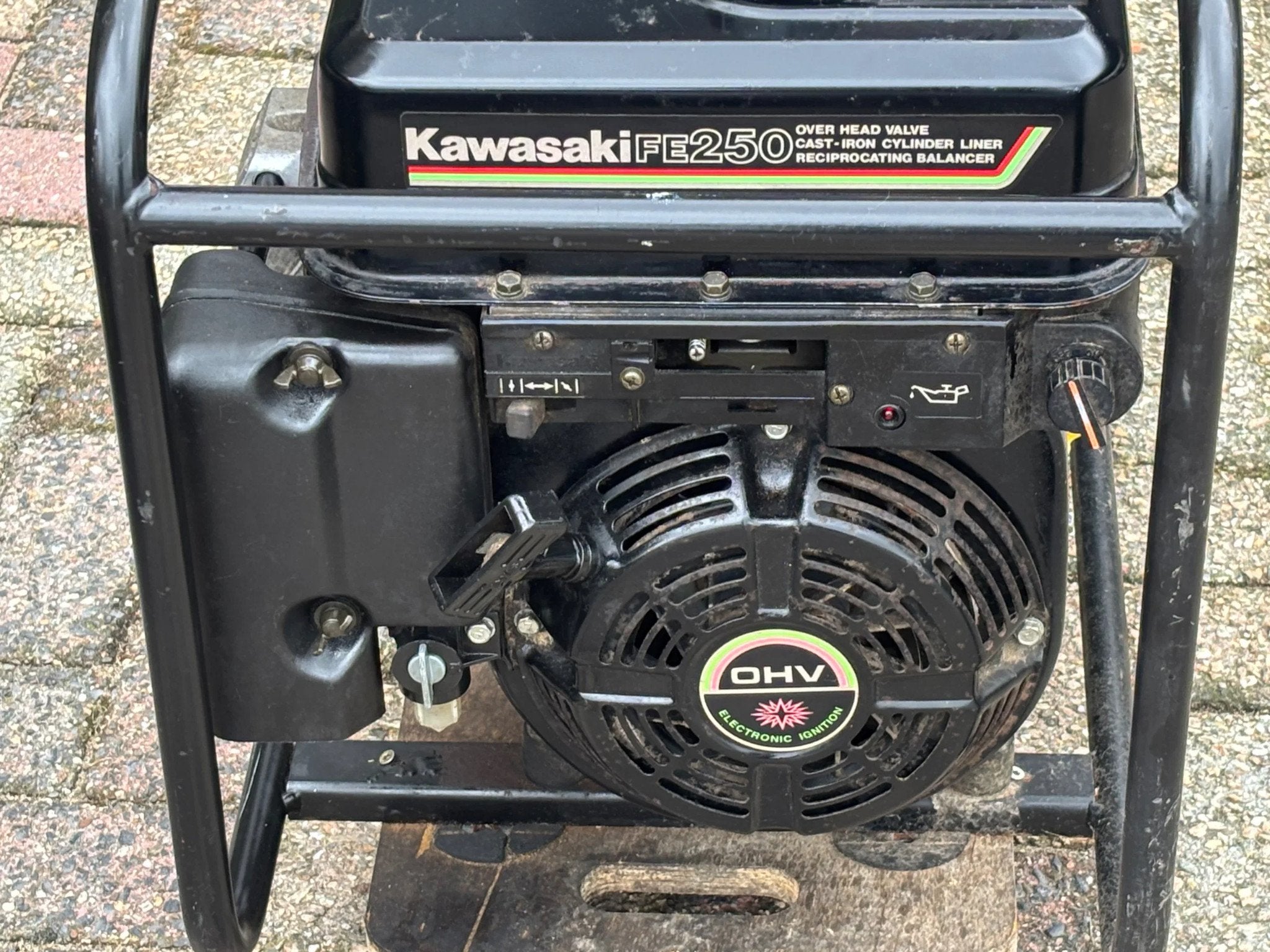 Kawasaki Gebruikte generator 4000 aggregaat