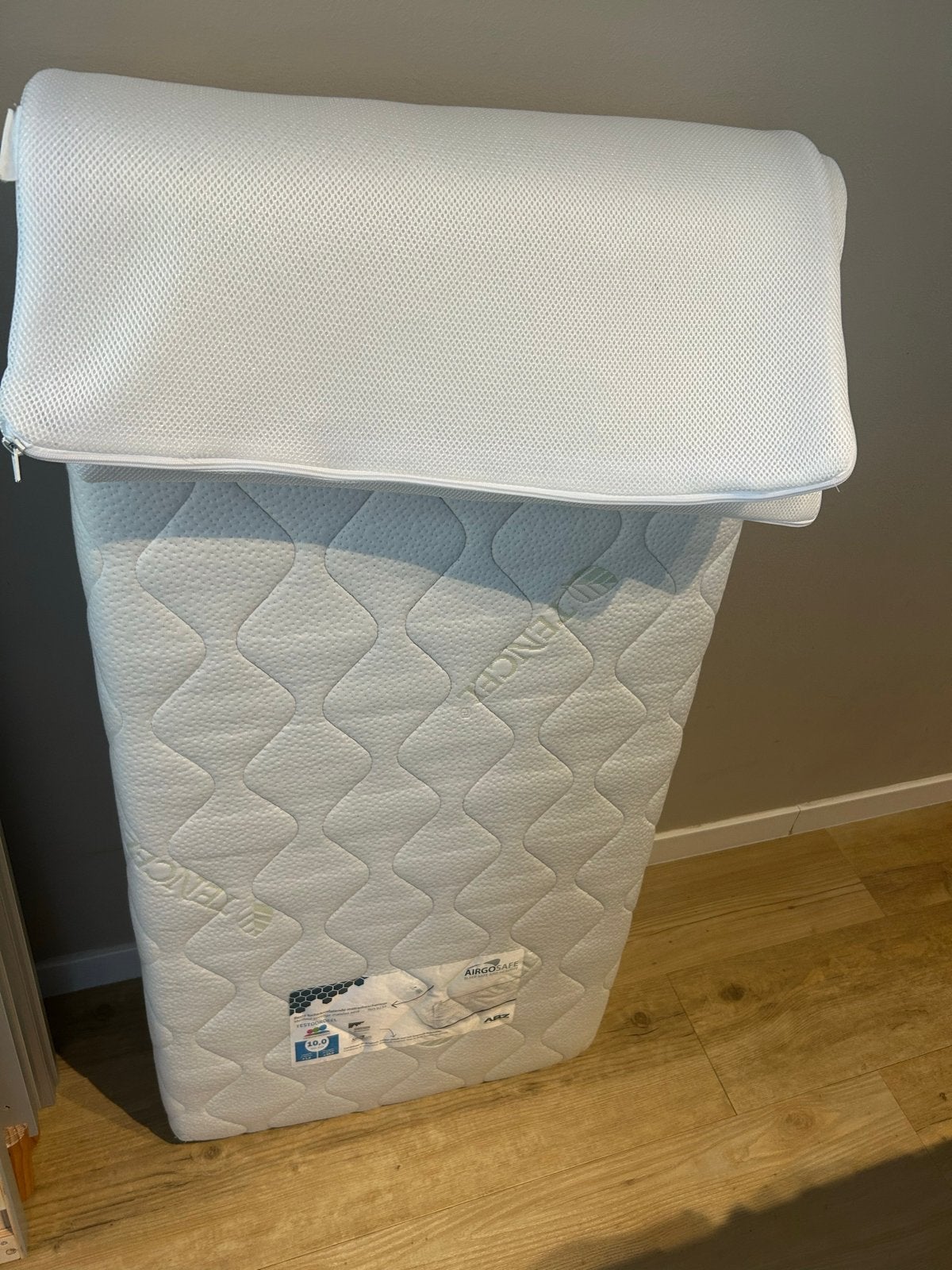 AirgoSafe matras ledikant + beschermer, Ophalen, 190 cm of minder, Zo goed als nieuw, Matras