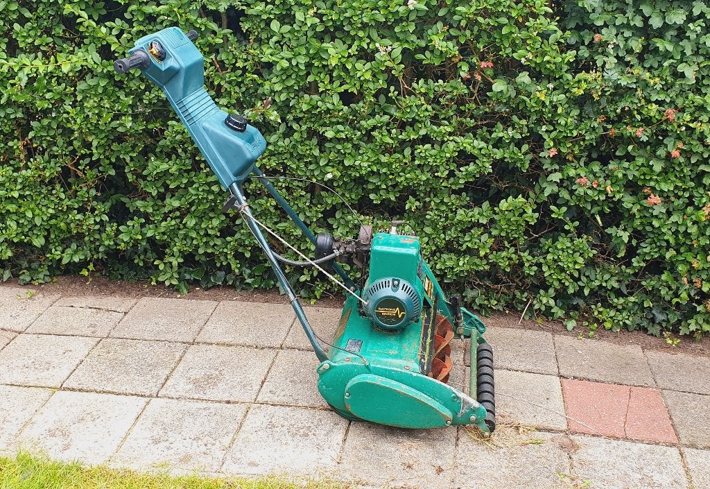 Benzine kooimaaier merk: Qualcast 43S, Ophalen, Gebruikt, Benzine-grasmaaier, 40 t/m 49 cm