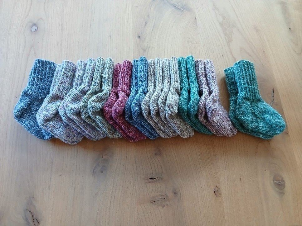 Gebreide babysokjes/sokjes. 75% wol., Kinderen en Baby's, Verzenden, Nieuw, Jongetje of Meisje, Sokjes