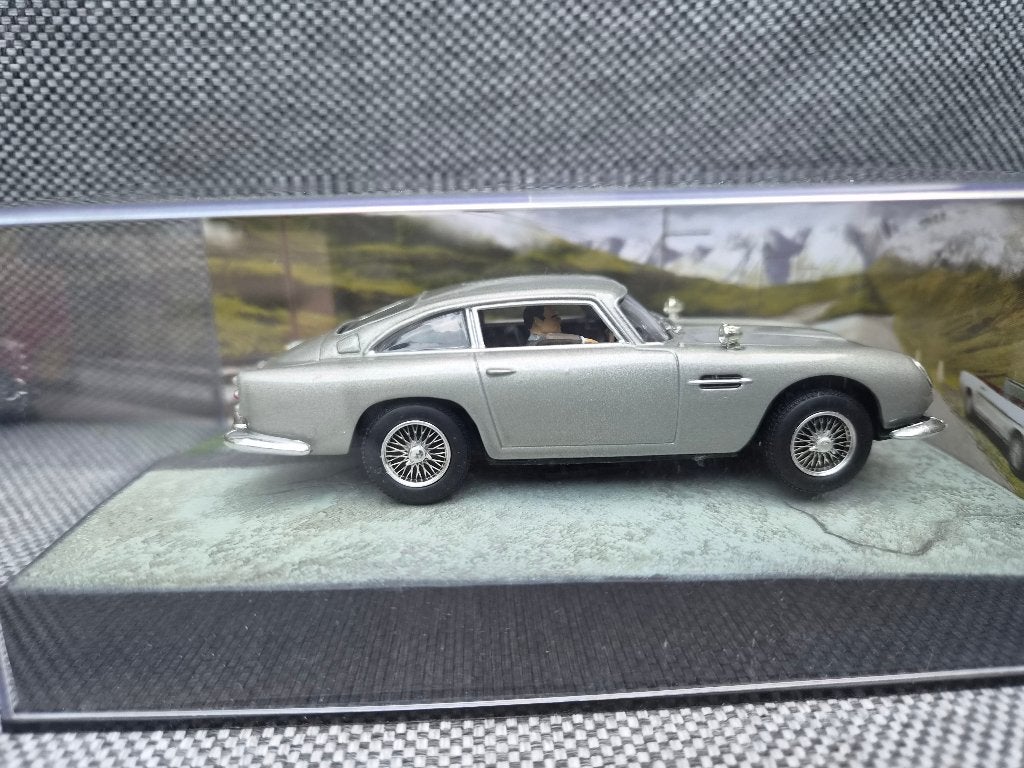 James Bond Aston Martin DB5 uit Goldfinger, Hobby en Vrije tijd, Modelauto's | 1:43, Ophalen of Verzenden, Zo goed als nieuw, Auto