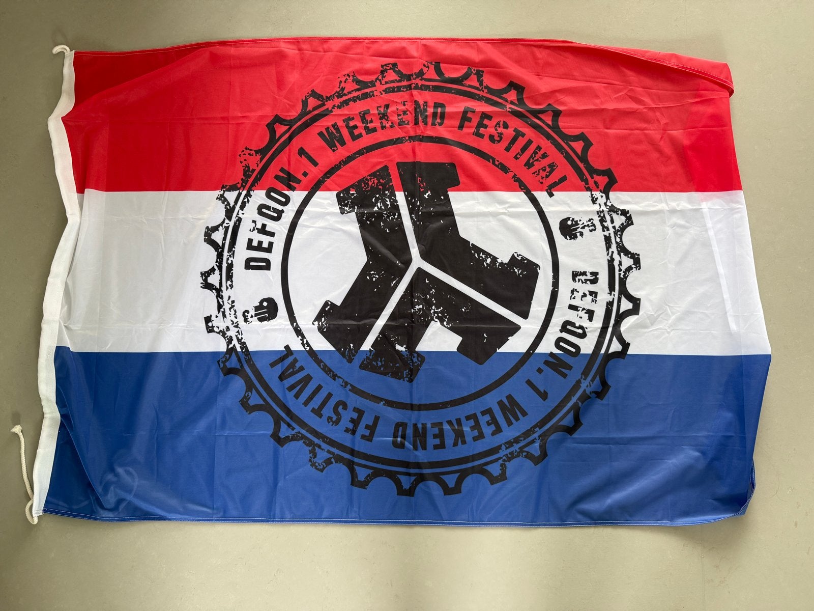 Nerderlandse vlag met Defqon 1 weekend logo, Ophalen of Verzenden, Zo goed als nieuw