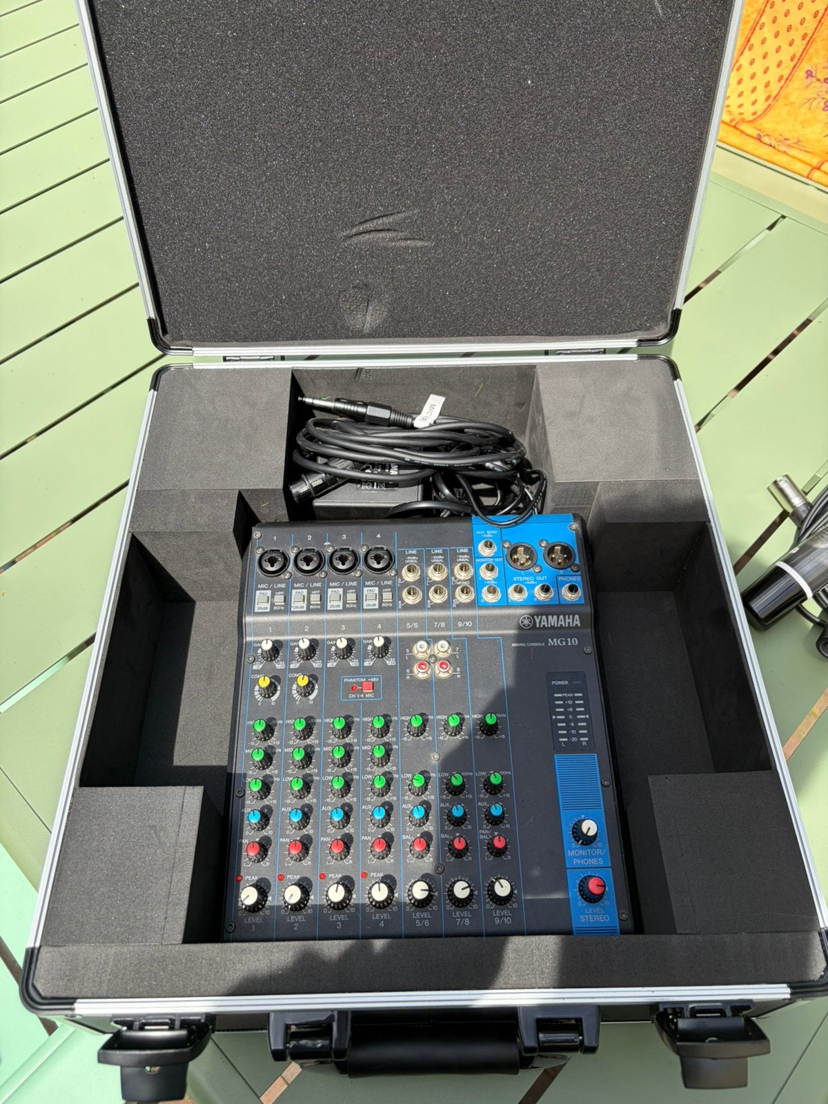 Yamaha MG10 met flightcase, Ophalen of Verzenden, Zo goed als nieuw, 5 tot 10 kanalen, Microfooningang