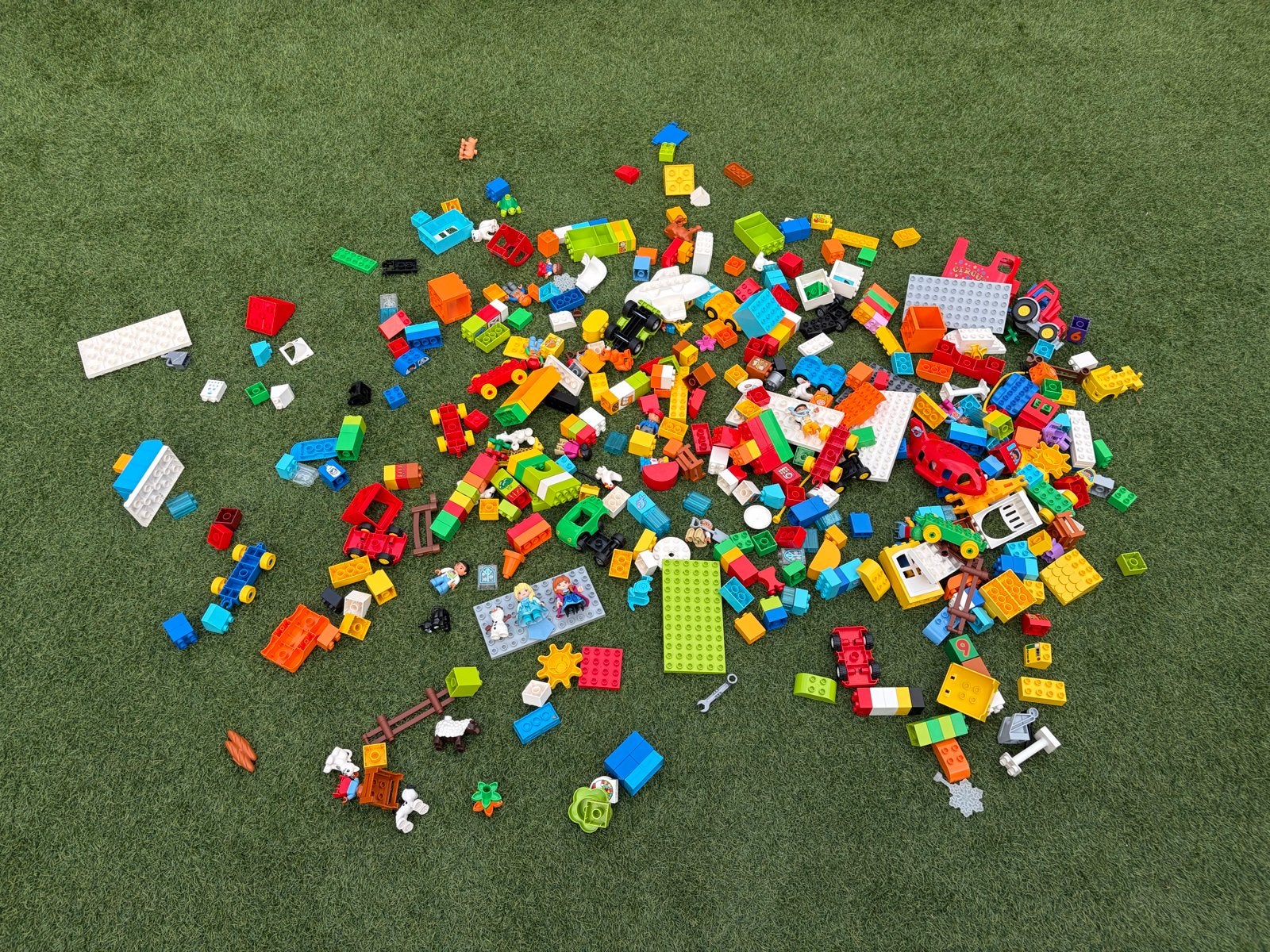 Grote partij diverse Duplo bouwstenen en onderdelen, Ophalen, Inclusief minifiguren, Gebruikt, Lego