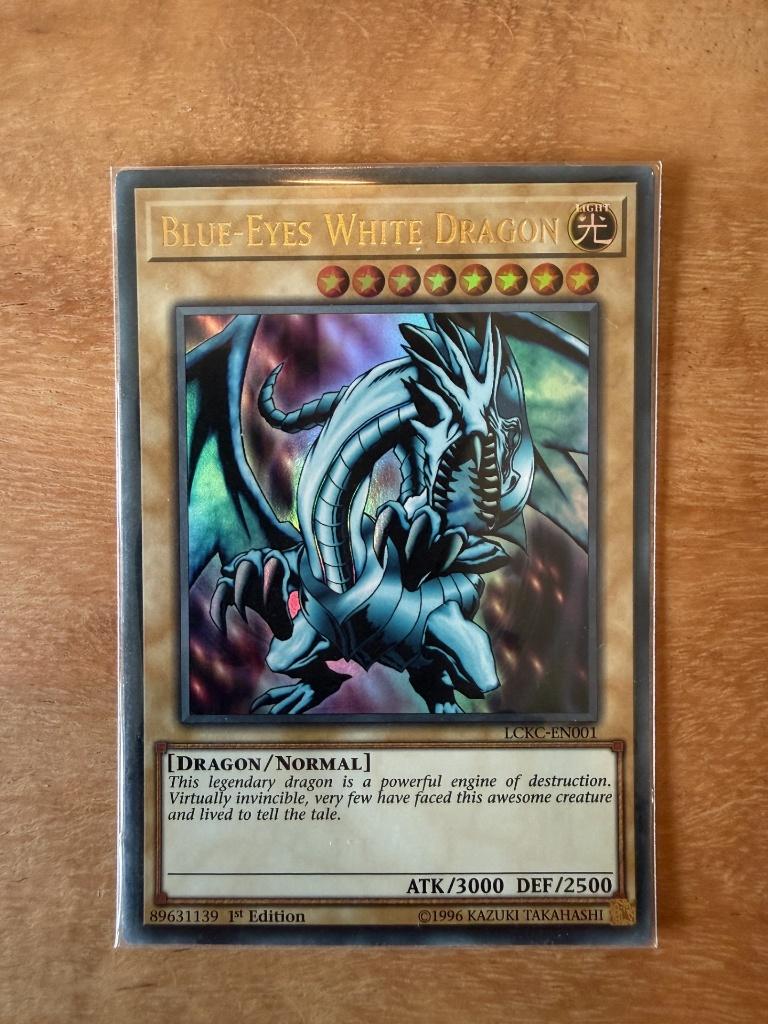 Yu-Gi-Oh Blue-Eyes White Dragon LCKC, Hobby en Vrije tijd, Verzamelkaartspellen | Yu-gi-Oh!, Ophalen of Verzenden, Zo goed als nieuw