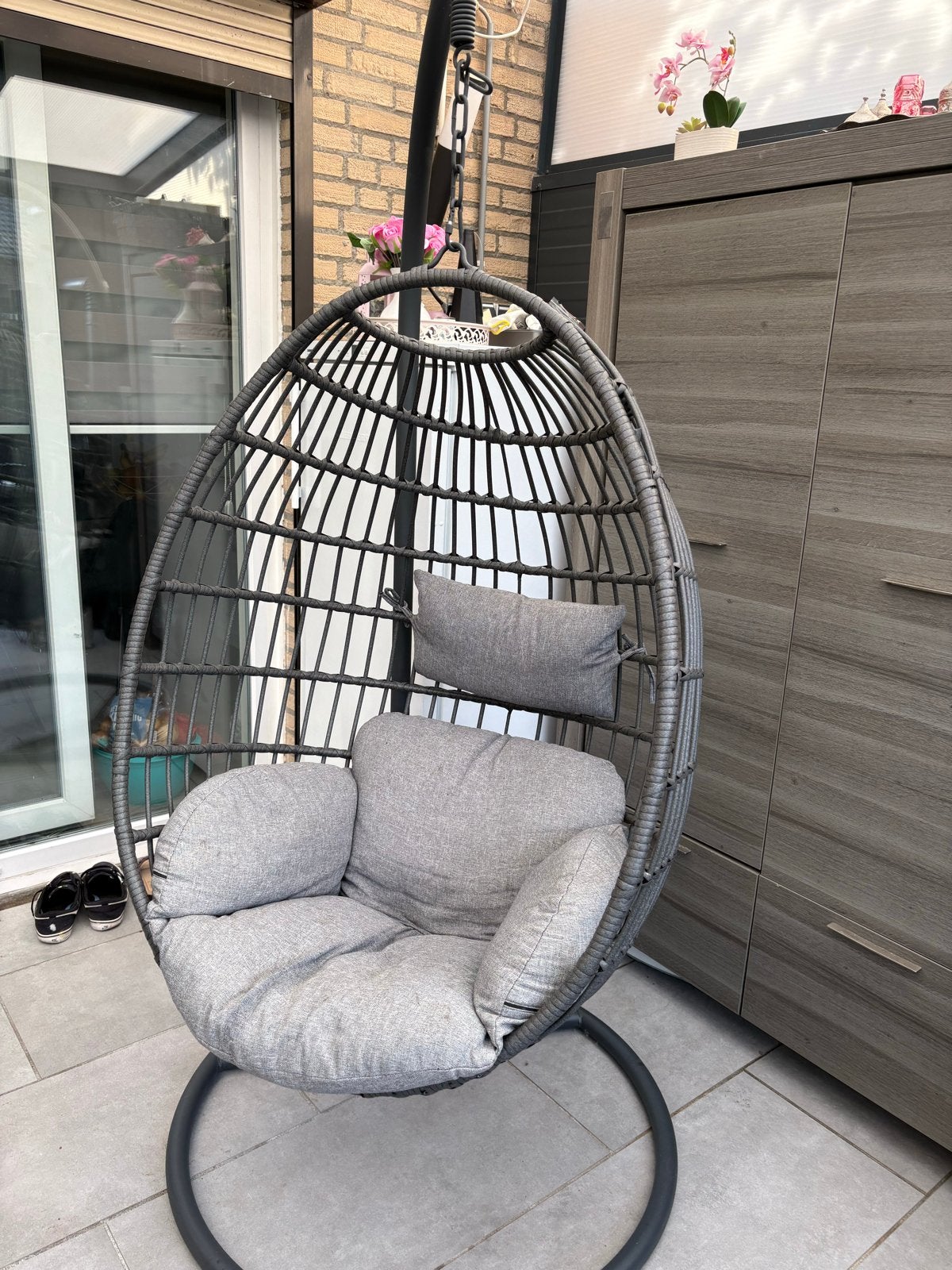 Comfortabele Tuinhangstoel met Kussen - Grijs Rotan Look, Ophalen of Verzenden, Zo goed als nieuw, Rotan