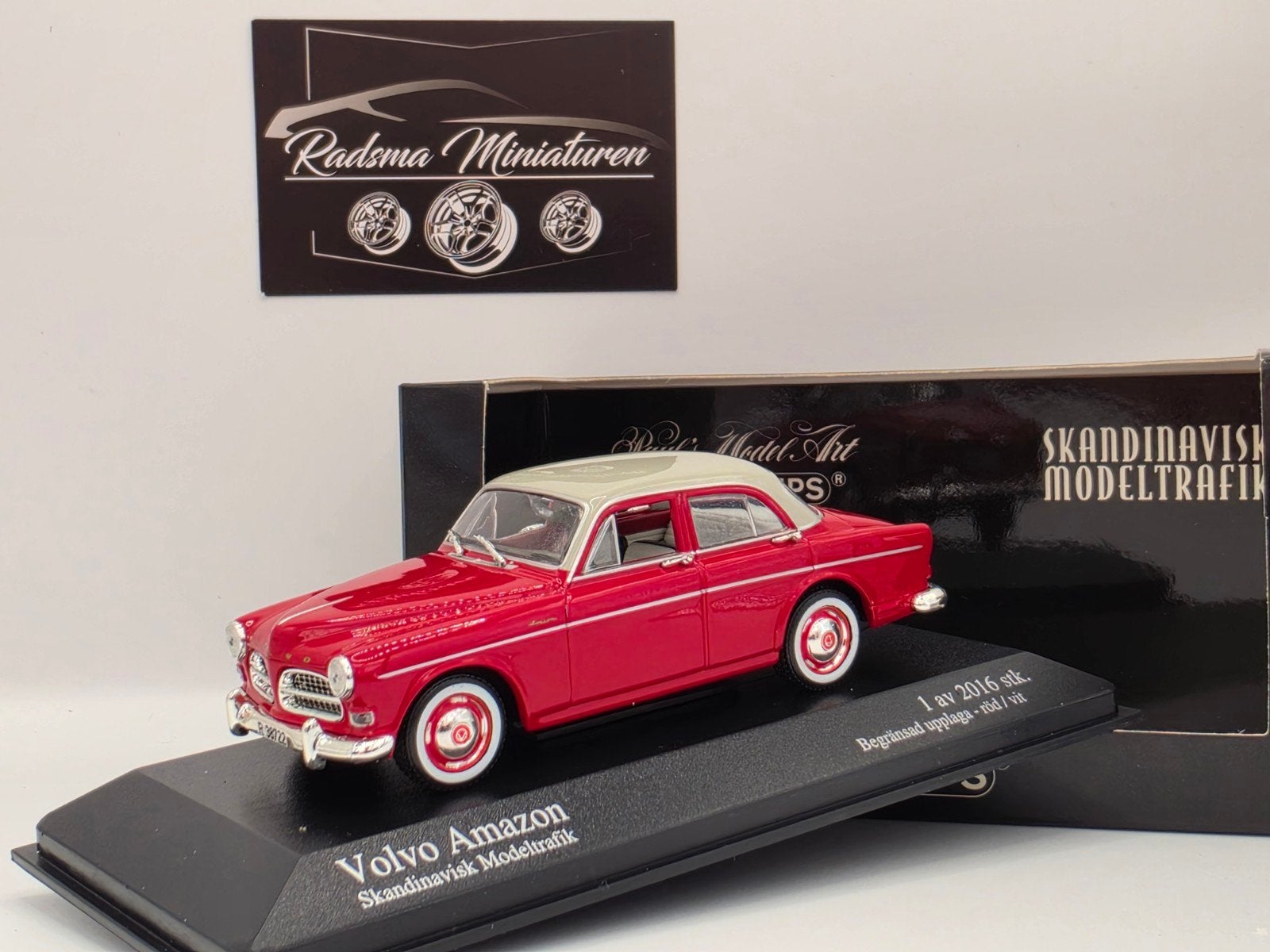 Volvo Amazon " Skandinavisk Modeltrafik " 1:43 Minichamps, Auto, Ophalen of Verzenden, Zo goed als nieuw, MiniChamps