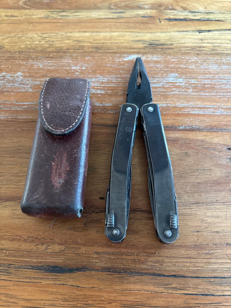 Victorinox Multitool met leren etui, Ophalen of Verzenden, Gebruikt