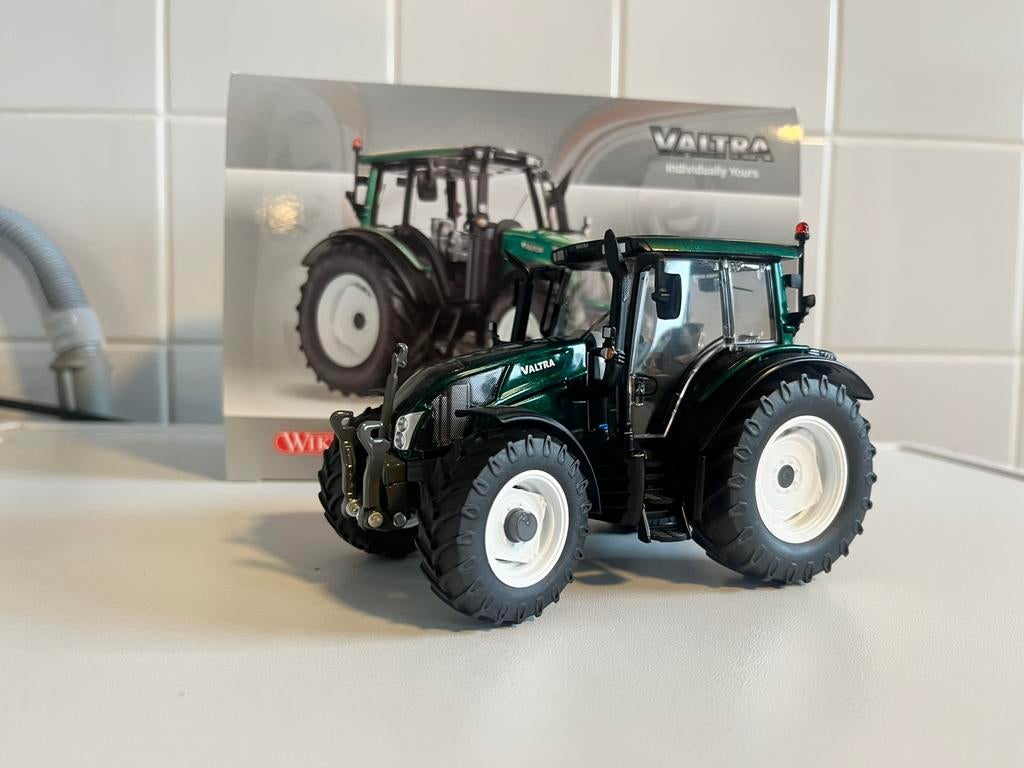 Valtra N143 Groen Wiking, Ophalen of Verzenden, Zo goed als nieuw, Tractor of Landbouw, Overige merken