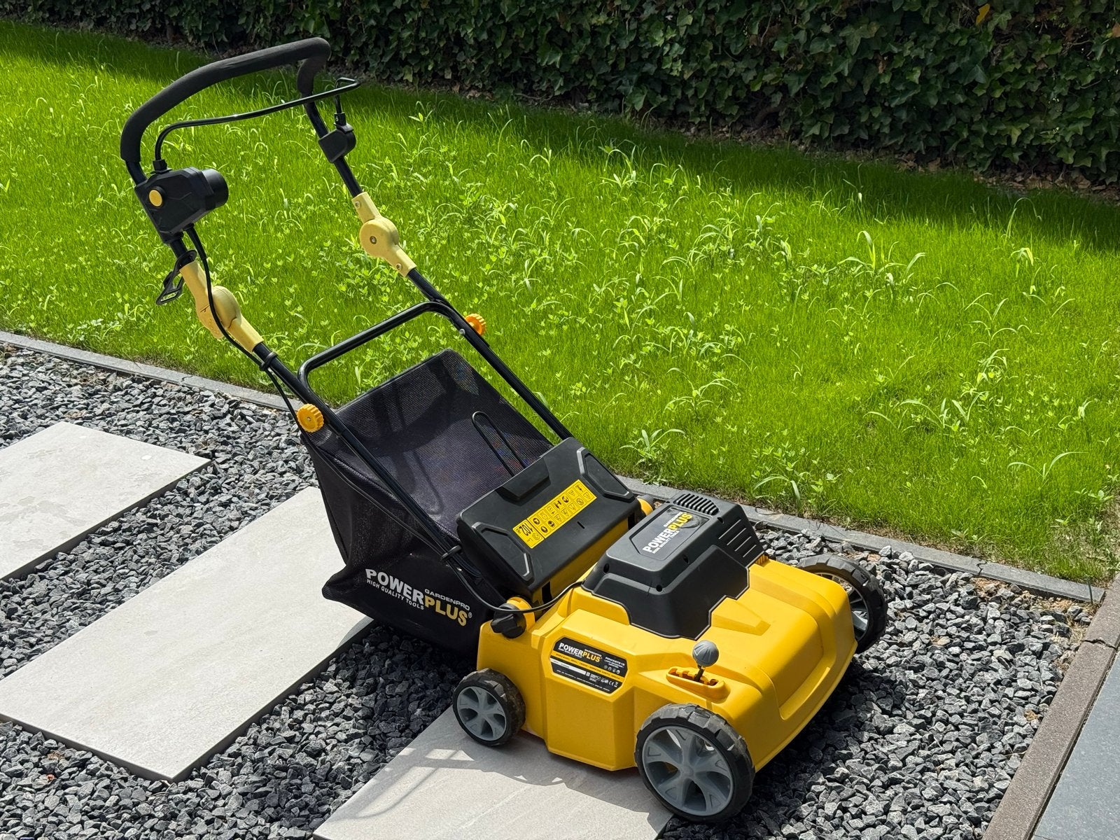 Powerplus Gardenpro POWXG7515 Verticuteermachine/Beluchter, Cirkelmaaier, Elektrische grasmaaier, Ophalen of Verzenden, Zo goed als nieuw