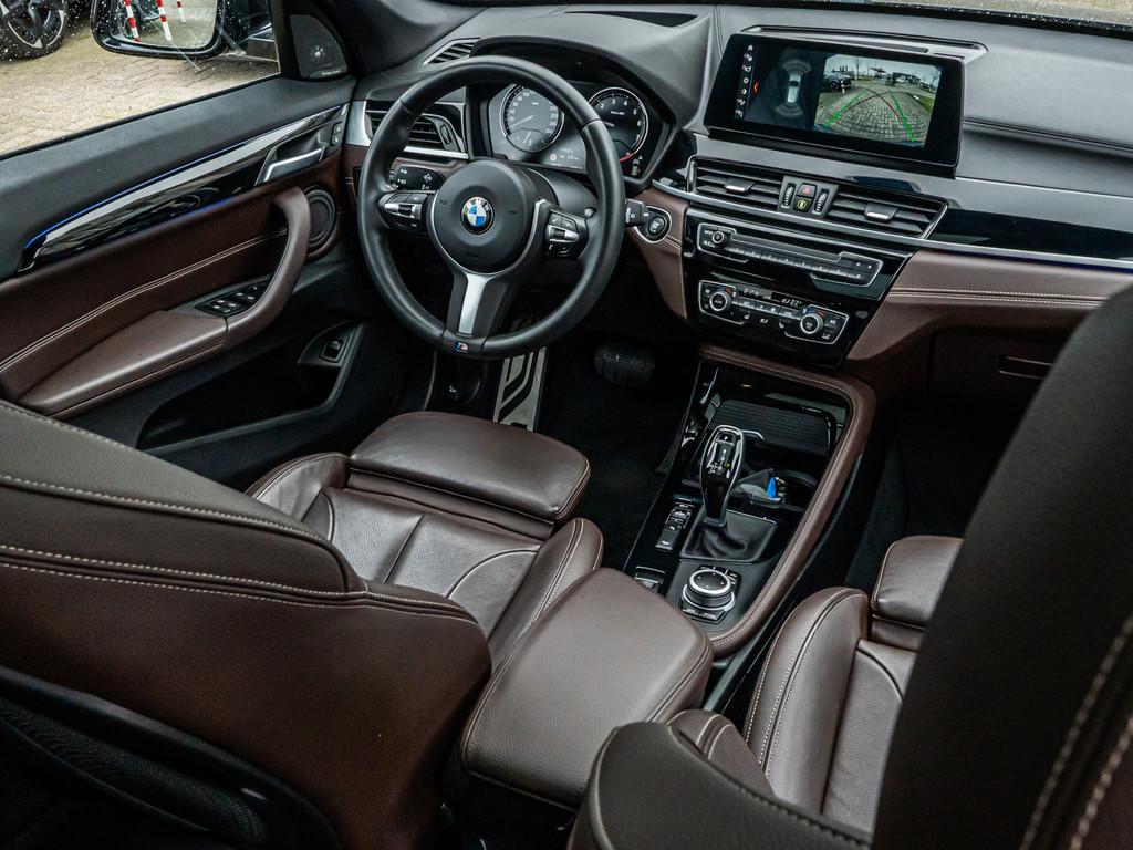 BMW X1 xDrive20i High Exe M-Sport PANO 19 INCH HARMAN KARDON, 1998 cc, Gebruikt, Euro 6, 2000 kg