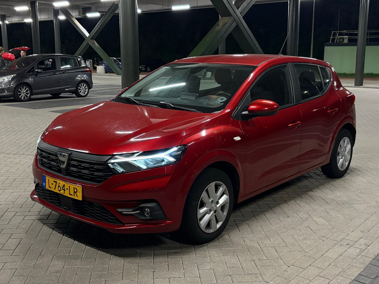 Dacia Sandero 1.0 TCe 100pk Bi-fuel GPF 2021 Rood, Auto's, Voorwielaandrijving, Stof, Zwart, 100 pk