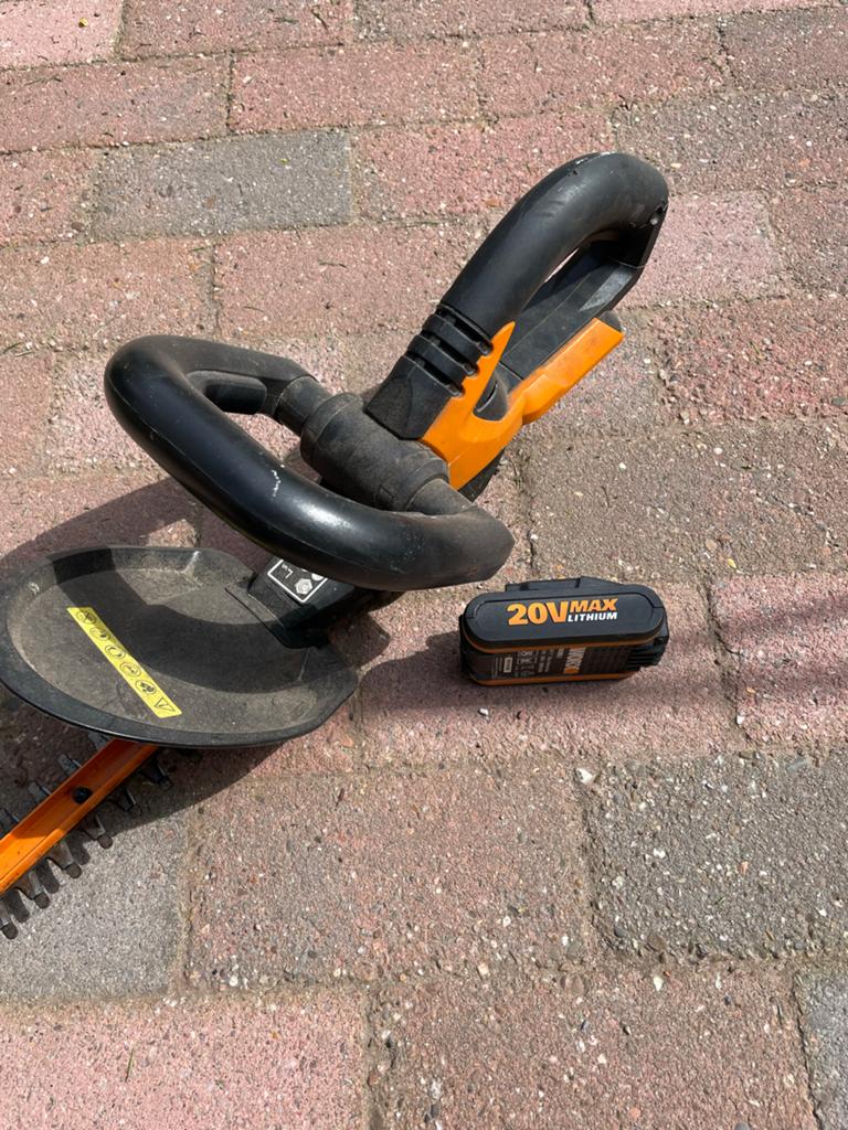 Worx Heggenschaar met Accu en Oplader, Ophalen of Verzenden, Gebruikt, Accu