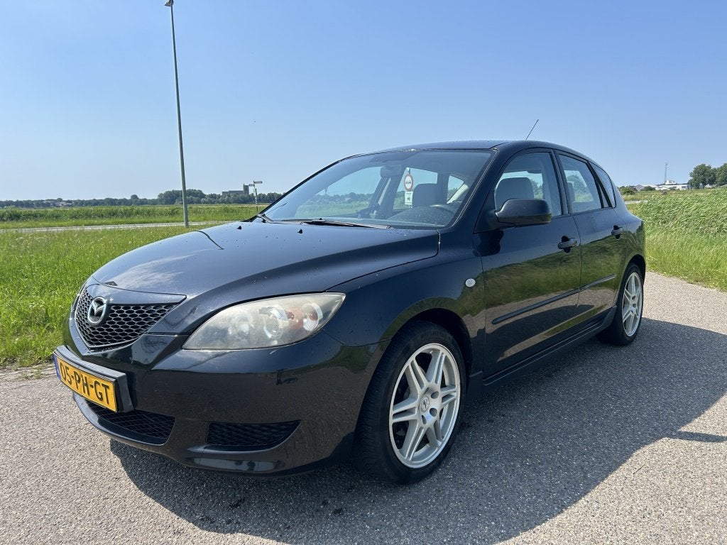 Mazda 3 Sport 1.4 Exclusive APK 02-2027! (bj 2004), Auto's, Mazda, Gebruikt, 4 cilinders, Zwart, Handgeschakeld