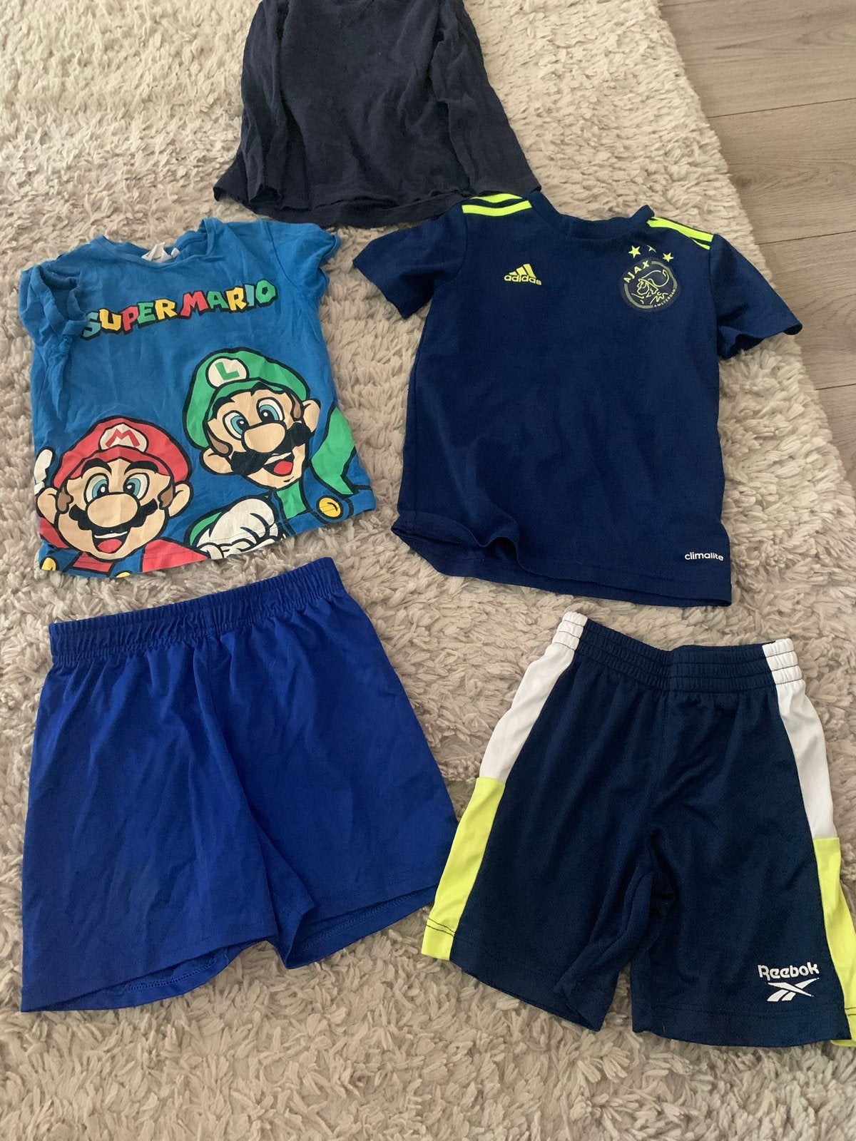 Kledingpakket Jongen Maat 110: Super Mario, Ajax, Reebok, Ophalen of Verzenden, Gebruikt, Jongen, Setje