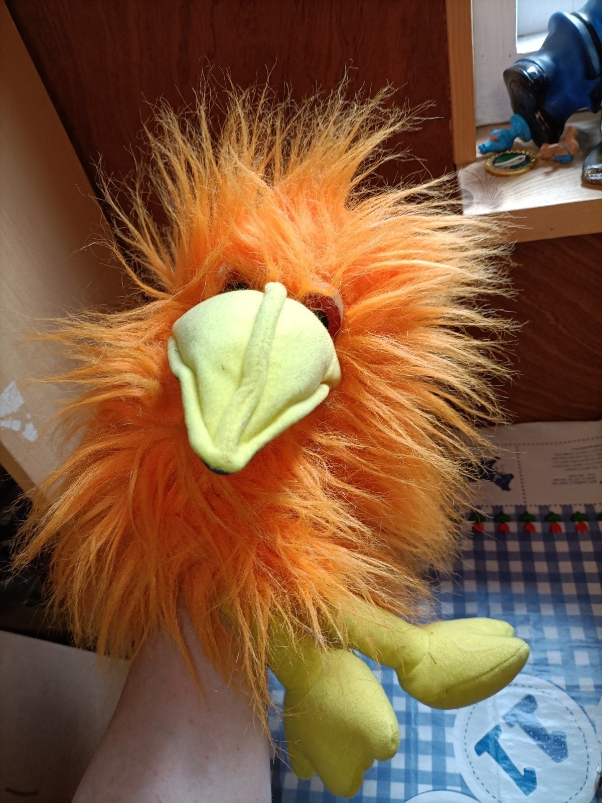 Oranje kraai vogel handpop met piepje in snavel 35 cm, Ophalen of Verzenden, Zo goed als nieuw, Overige typen