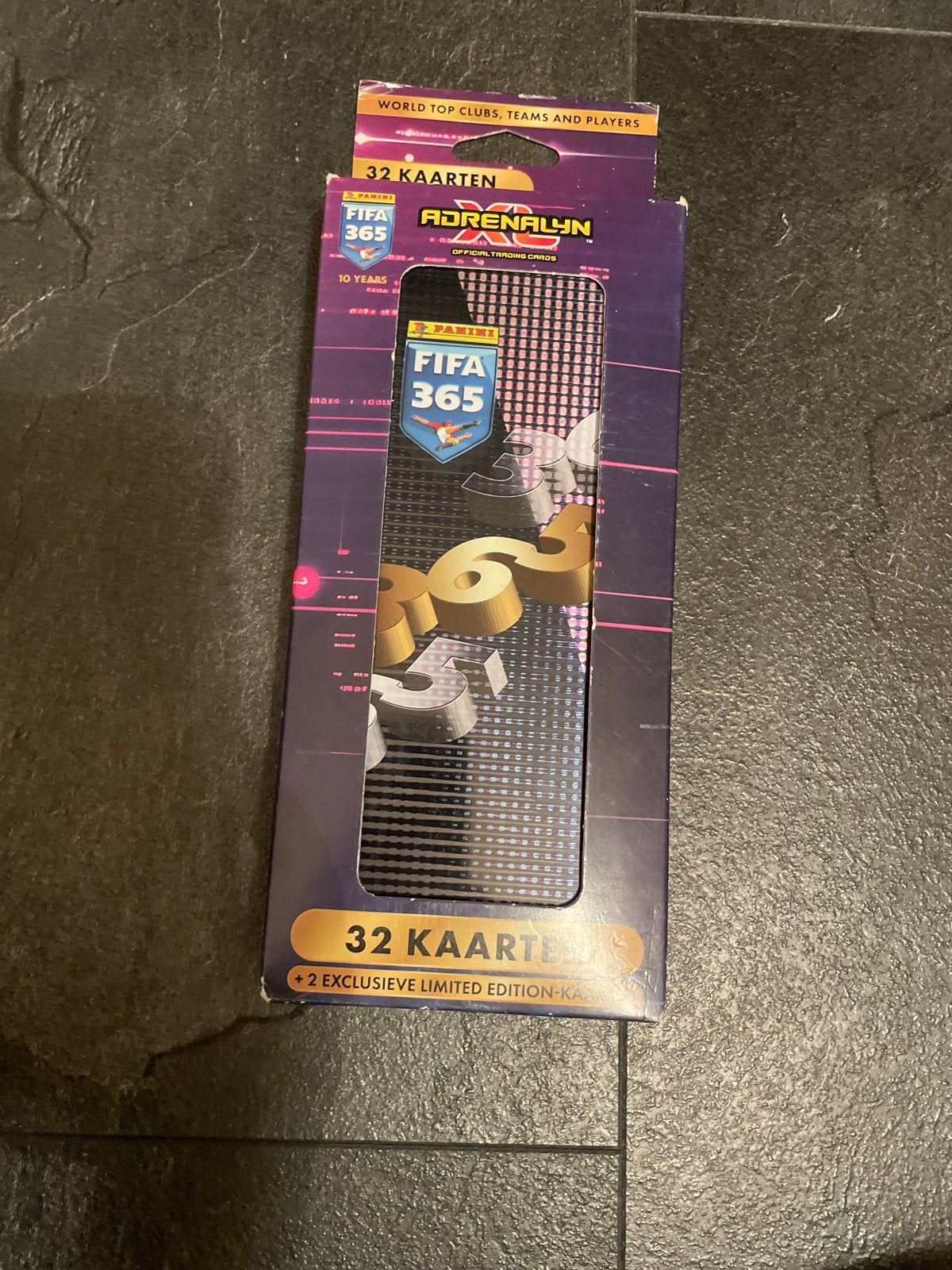 Panini FIFA 365 Adrenalyn XL 2025 - 32 kaarten + 2 LE, Ophalen, Zo goed als nieuw, Booster