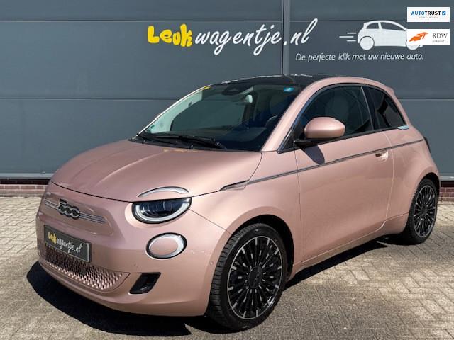 Fiat 500 e La Prima 42 kWh *pano *leer *camera *carplay *17", Gebruikt, Overige kleuren, 4 stoelen, Leder