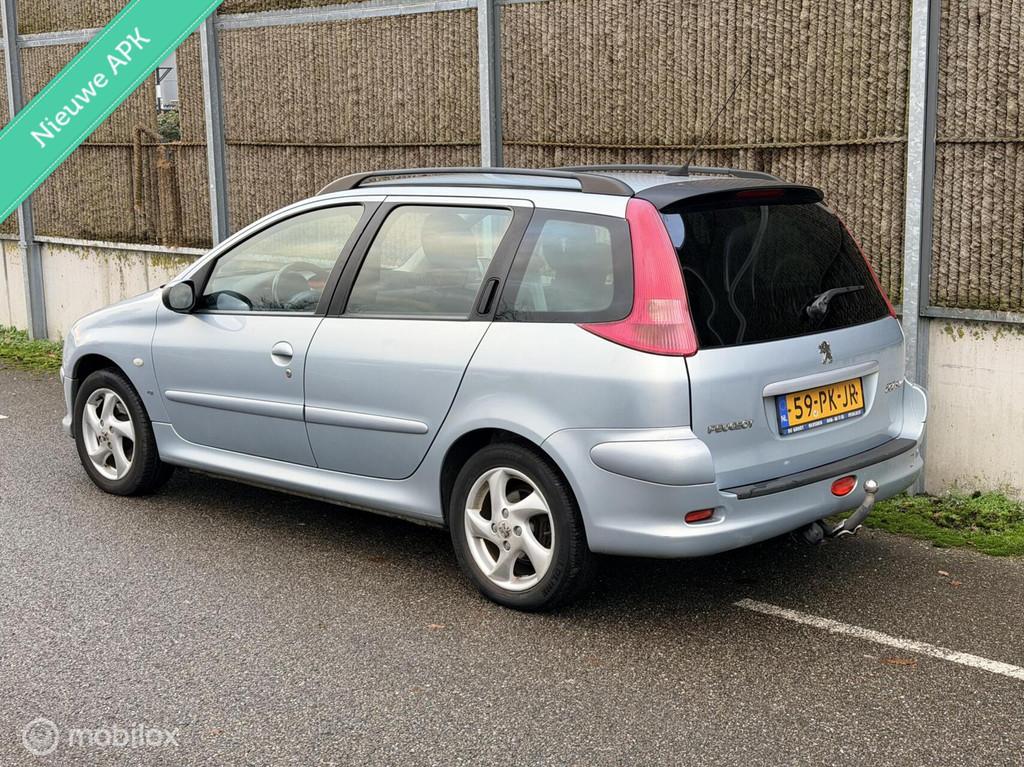 Peugeot 206 SW 1.6-16V Griffe NAP/APK/TREKHAAK, Auto's, Peugeot, Voorwielaandrijving, 15 km/l, 4 cilinders, Handgeschakeld