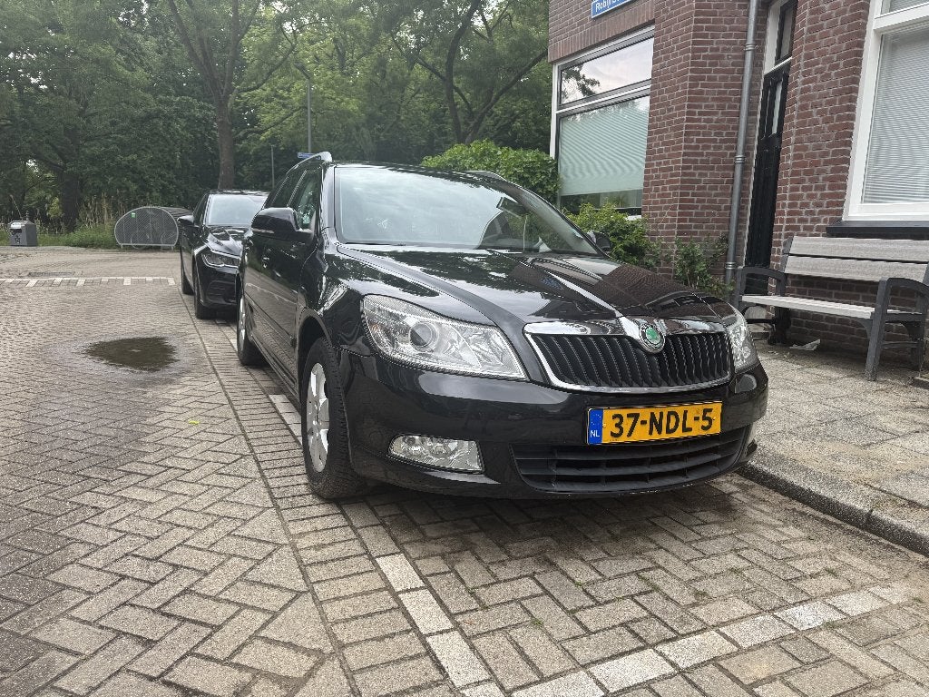 Skoda Octavia 1.2 TSI Combi DSG 2010 Zwart, Auto's, Euro 5, Stof, 4 cilinders, Zwart