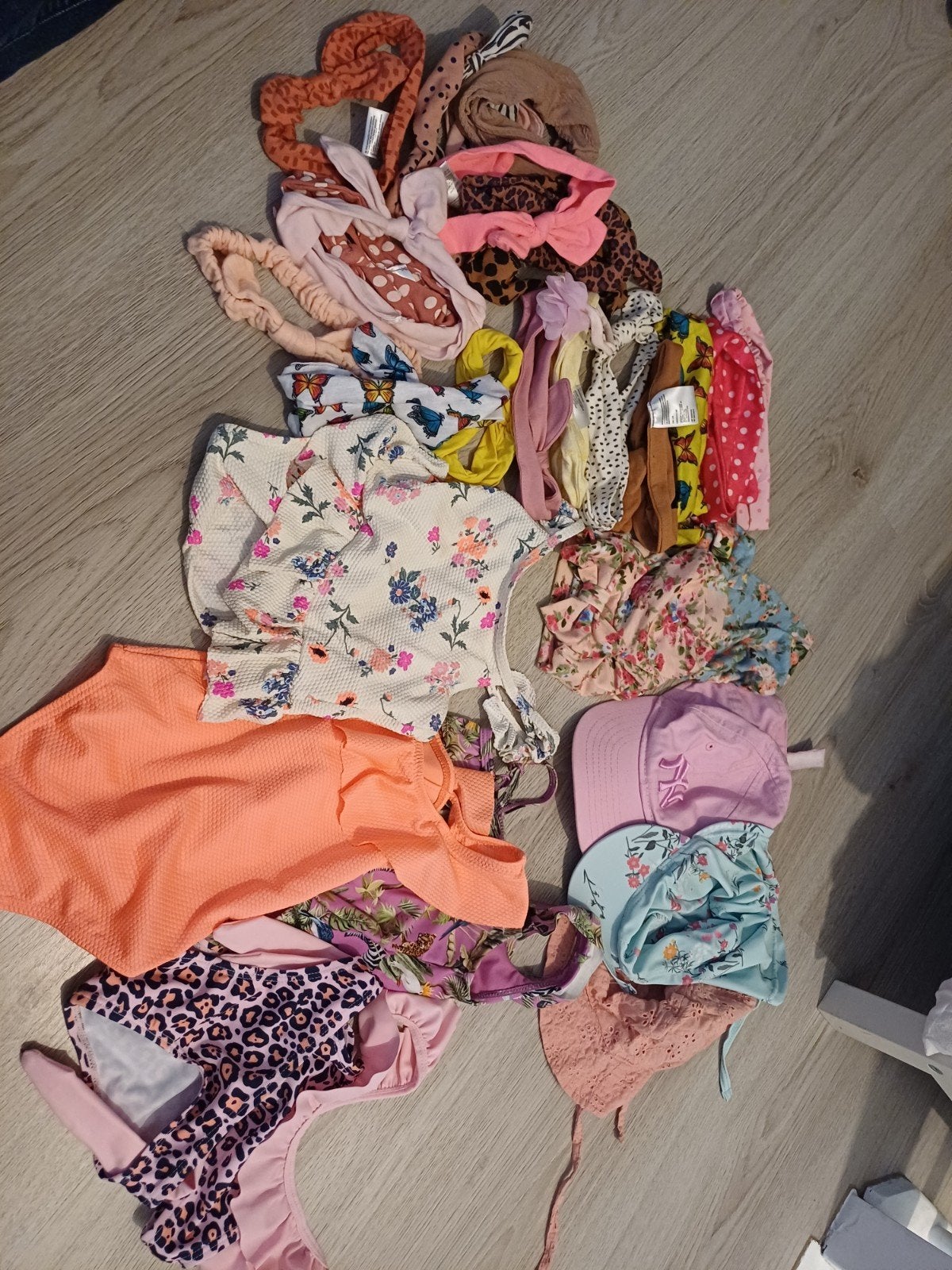 Pakket baby haarbanden, zwemkleding en hoedjes/petjes, Gebruikt, Meisje, Badpak, Overige maten