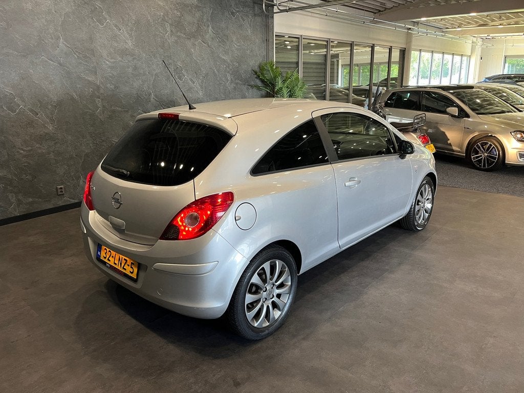 Opel Corsa 1.2-16V '111' Edition AIRCO CRUISE APK NIEUW, Voorwielaandrijving, Euro 5, 1229 cc, Origineel Nederlands
