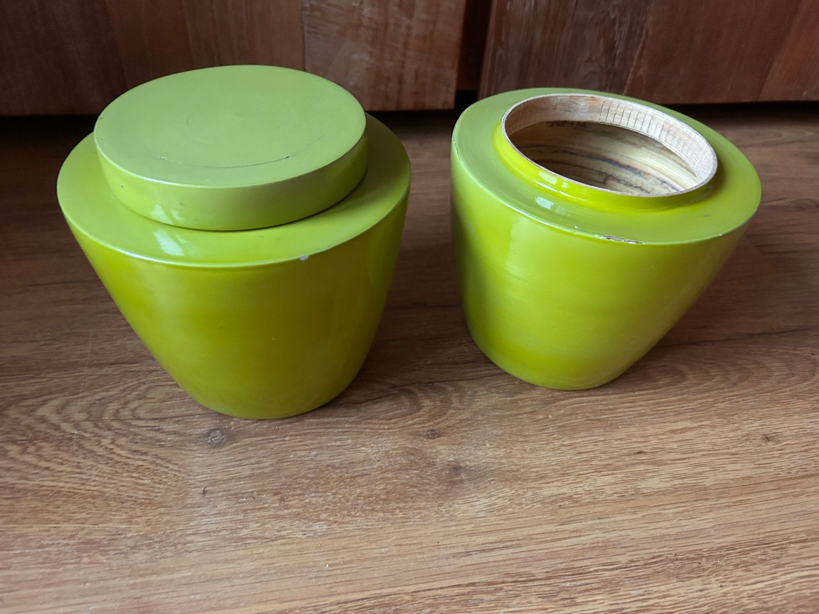 2 potten hout limegroen, Groen, Hout, Ophalen of Verzenden, Zo goed als nieuw