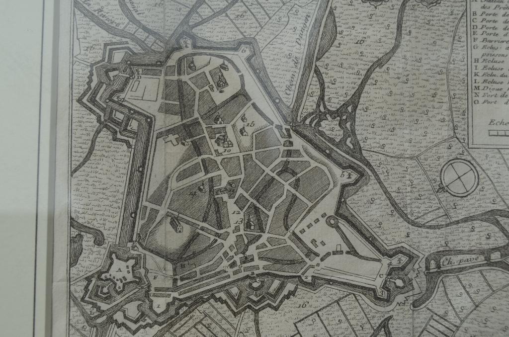 Fraaie Franse kopergravure Den Bosch 1743, Antiek en Kunst, Kunst | Etsen en Gravures, Ets, Cartografie, 27 cm, Ingelijst