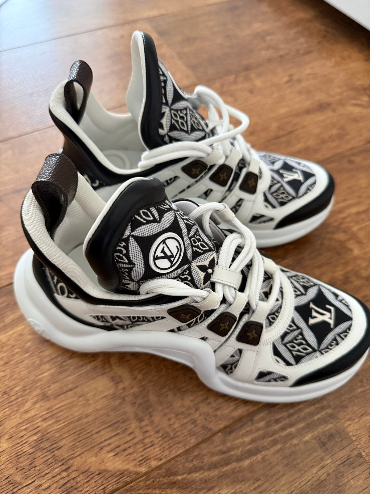 Louis Vuitton sneakers maat 37, Ophalen of Verzenden, Zo goed als nieuw, Wit, Sneakers of Gympen