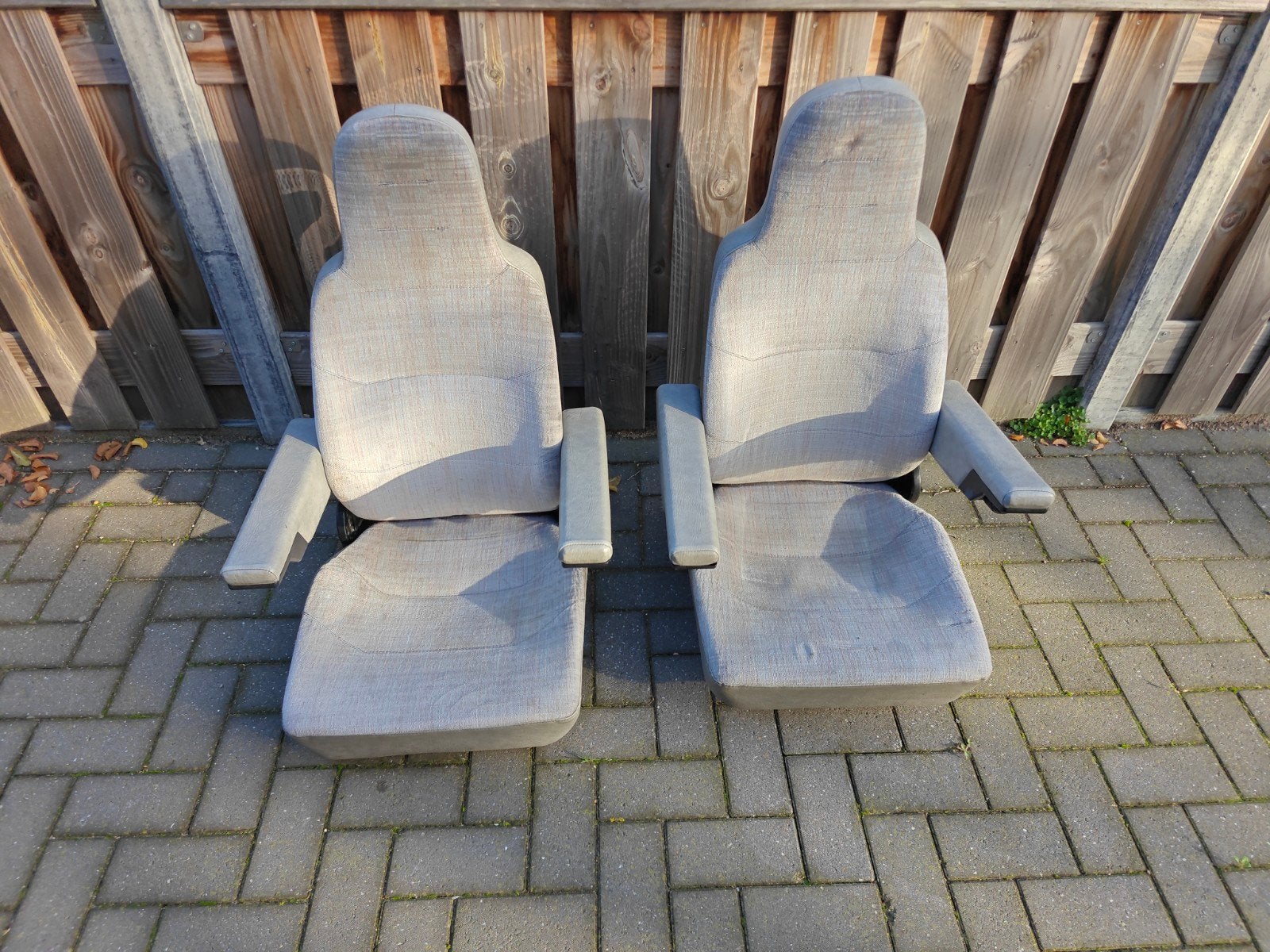 Twee gebruikte autostoelen - grijs, Auto-onderdelen, Ophalen, Gebruikt, Universele onderdelen
