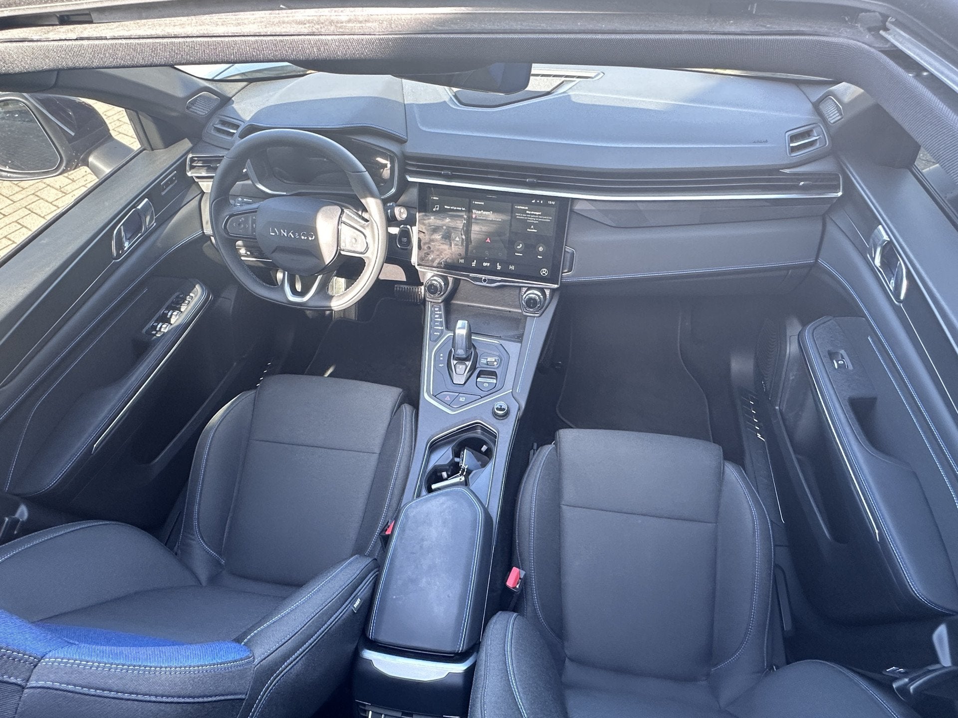 Lynk & Co 01 1.5 Black Edition | Zwarte hemel | Panoramadak, Stof, Zwart, Plug-in hybride, Bedrijf