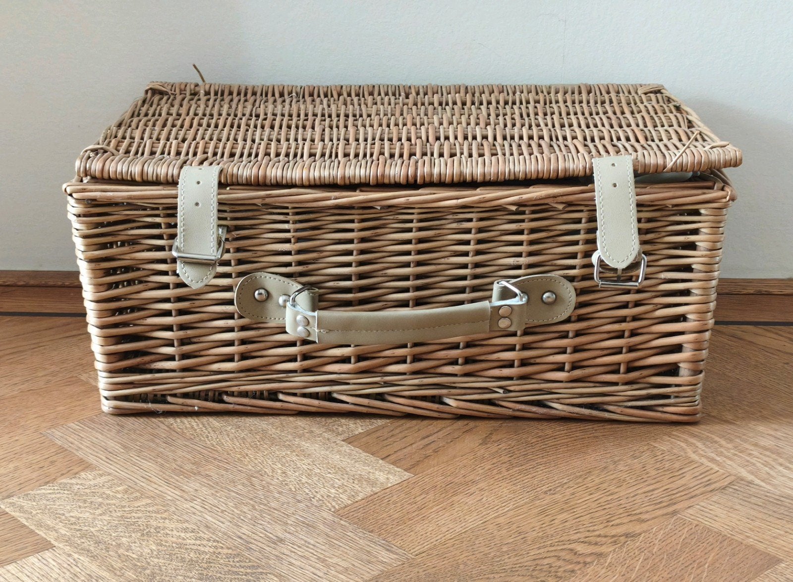 Luxe picknickmand met servies voor 4 personen, Ophalen, Zo goed als nieuw, Zonder inhoud