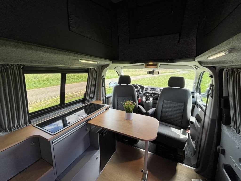 Foto 10 van Volkswagen T5 | 2015 | Euro 4 | 4 slaapplaatsen | Org.NL
