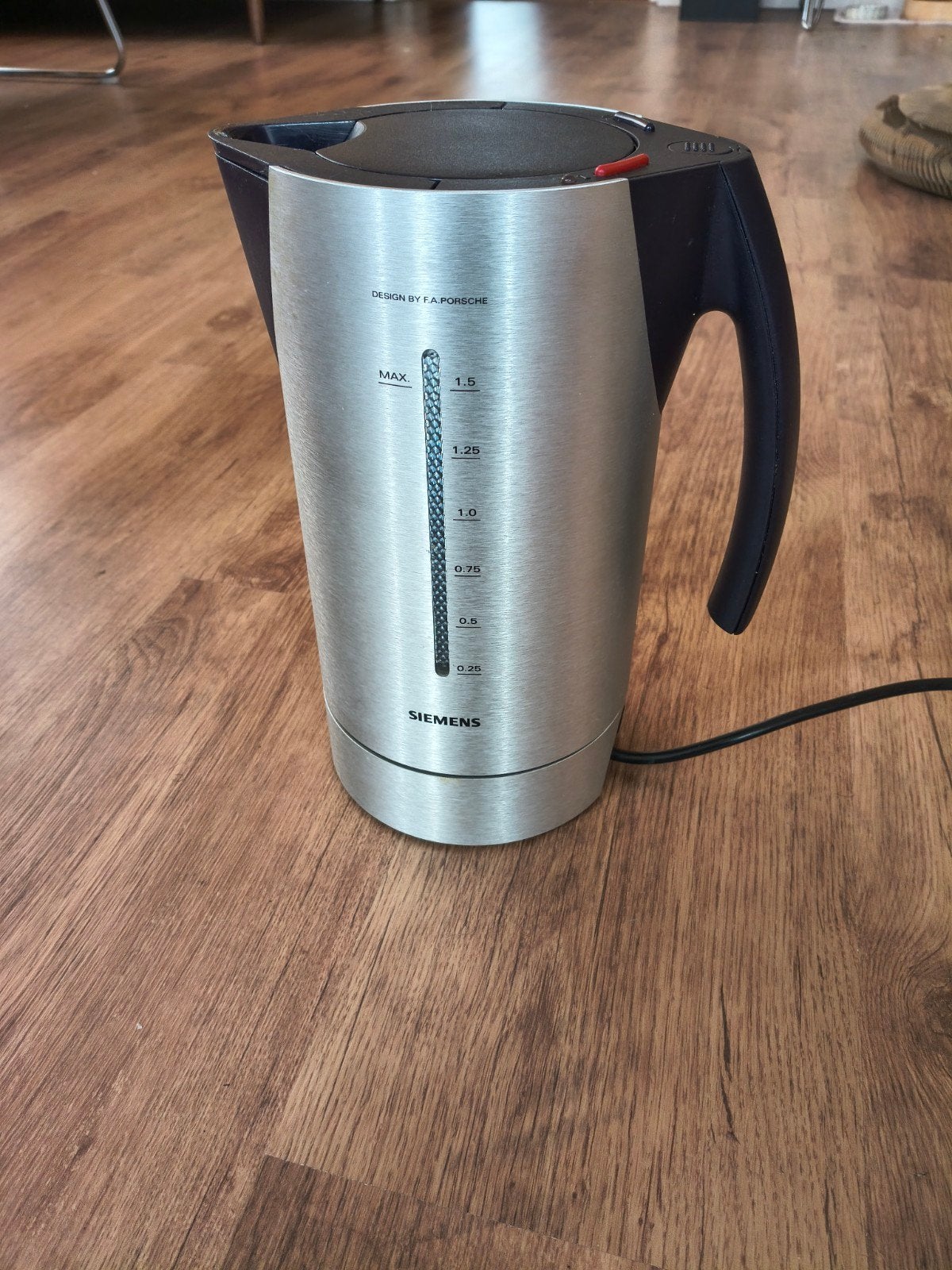 Siemens waterkoker Porsche Design aluminium zilver - Nieuwst, 1 tot 2 liter, Ophalen of Verzenden, Zo goed als nieuw