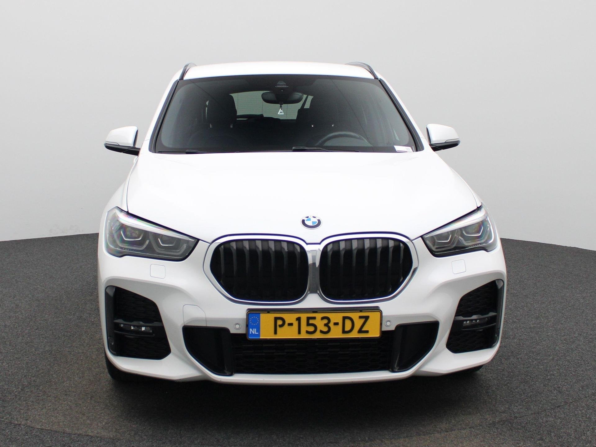 BMW X1 sDrive18i High Executive | M-SPORT | CAMERA | NAVIGAT, Auto's, 12 maanden, Stof, Gebruikt, Wit