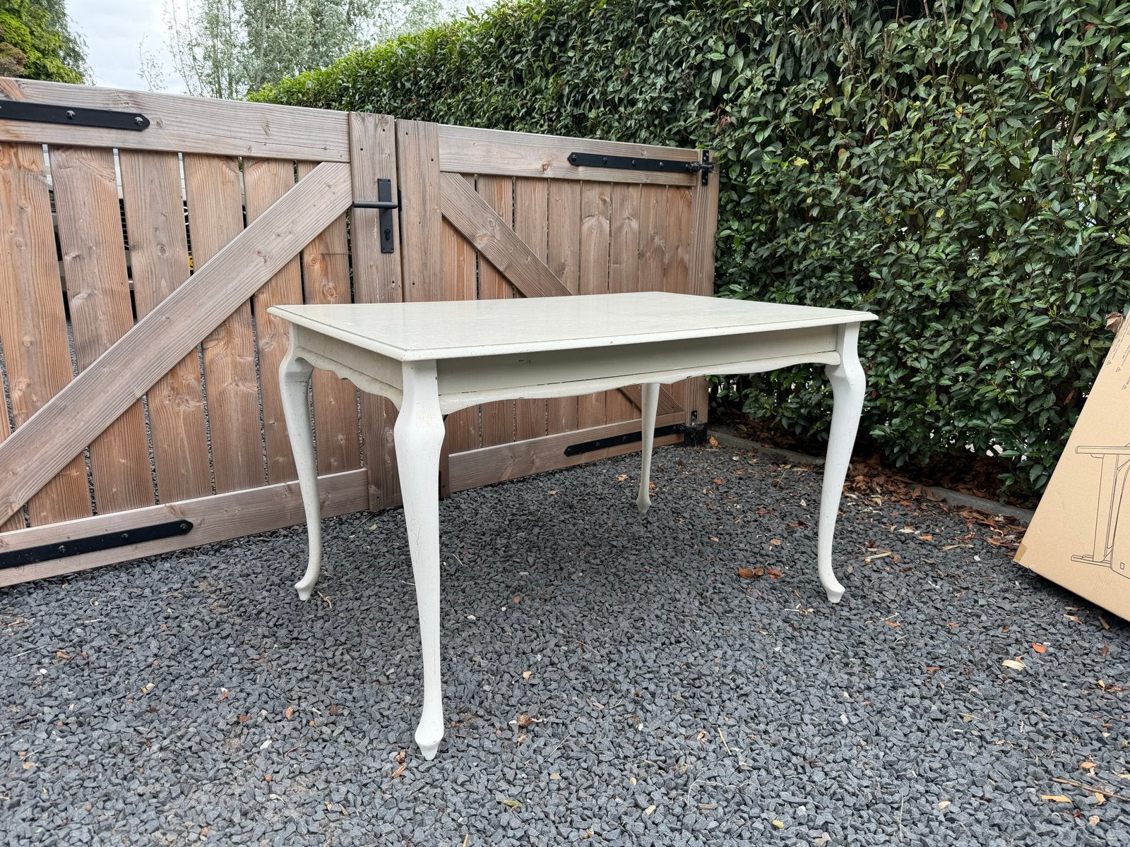 Elegante eettafel/bijzettafel met sierlijke poten, Ophalen, Gebruikt, 100 tot 150 cm, 50 tot 100 cm