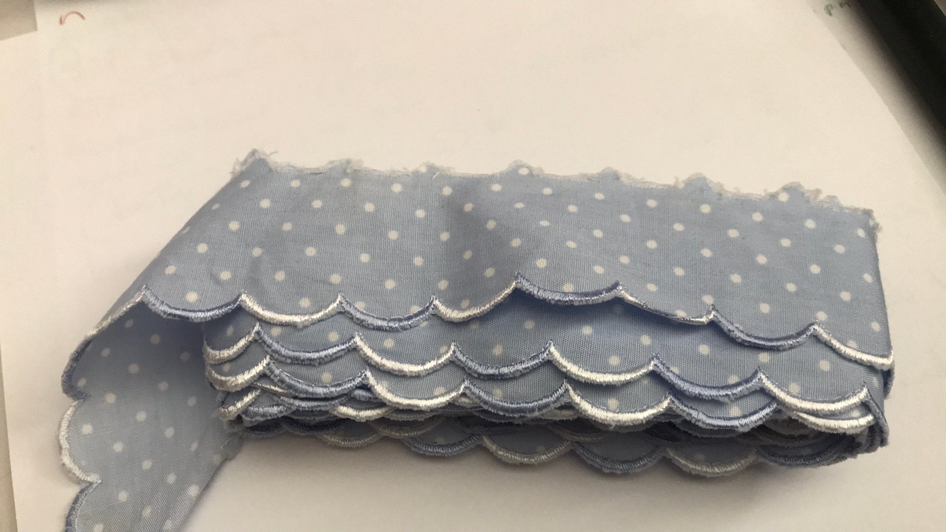 Blauw wit sierband. Vintage (1), Hobby en Vrije tijd, Naaien en Fournituren, Ophalen of Verzenden, Zo goed als nieuw, Lint, Band of Elastiek
