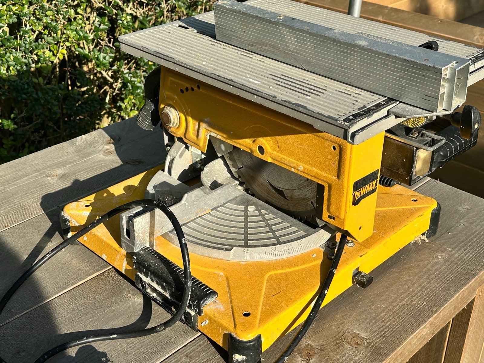Foto 2 van DeWalt DW710 A2 Afkortzaag - Gebruikt