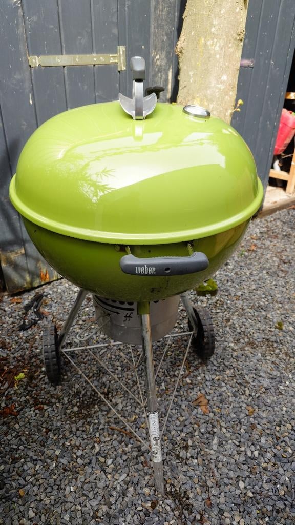 Weber BBQ 57cm Appeltjes Groen met Accessoires, Tuin en Terras, Houtskoolbarbecues, Gebruikt, Met accessoires, Ophalen